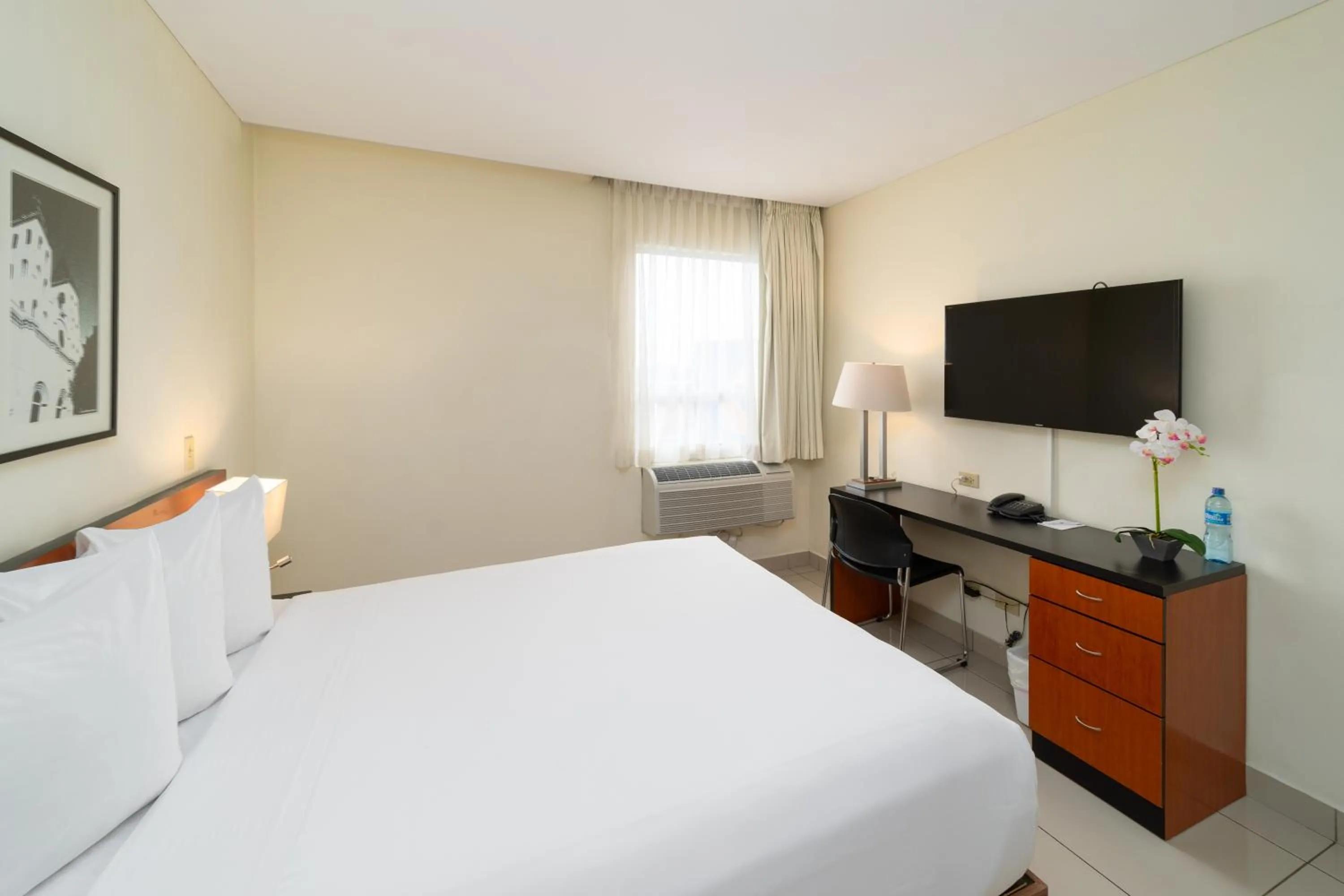 Bed in Comfort Inn Real San Miguel