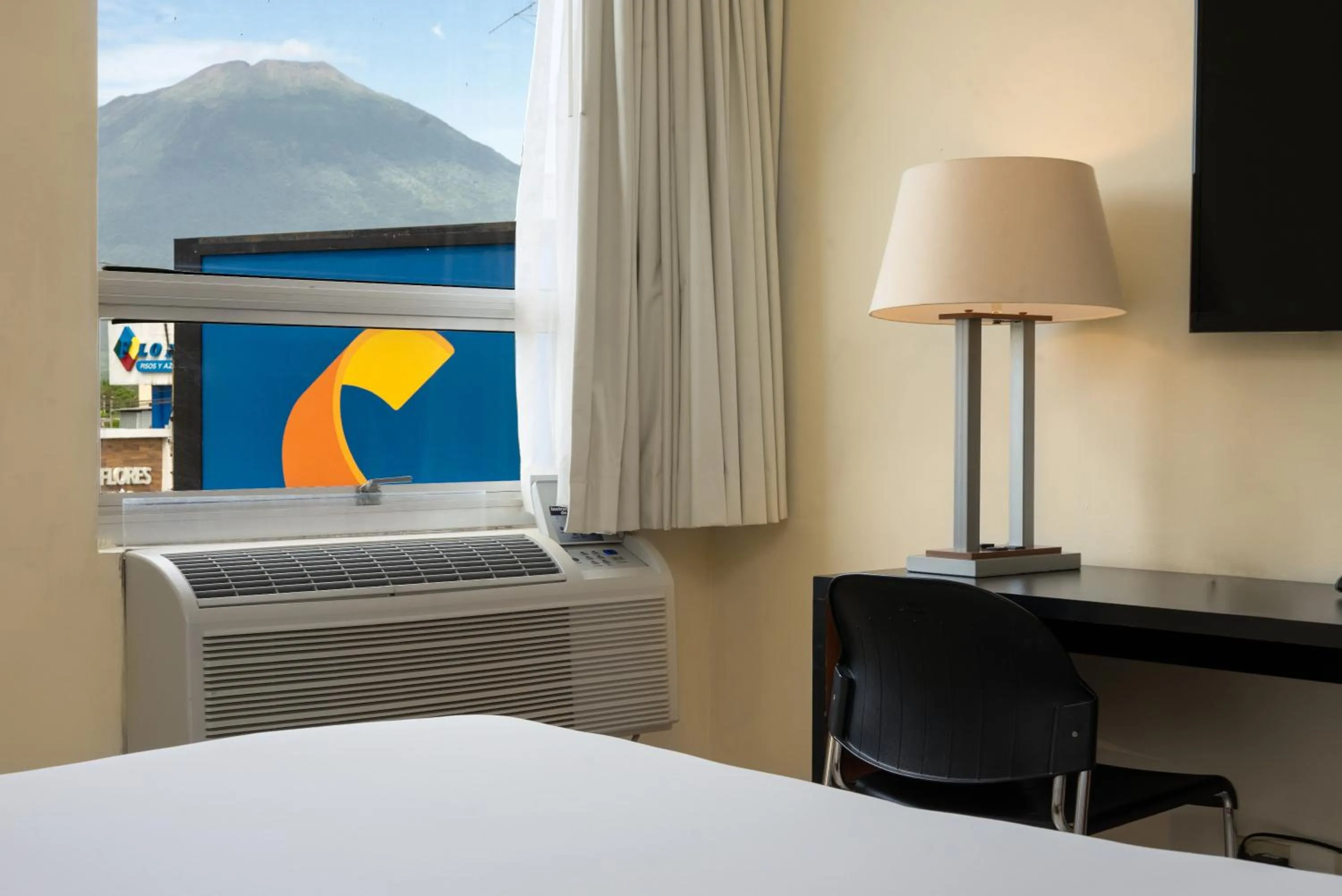 Bedroom, Bed in Comfort Inn Real San Miguel