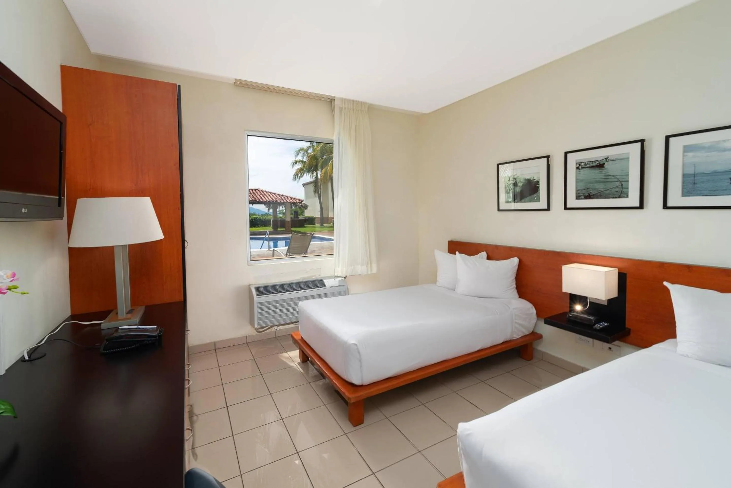 Bedroom, Bed in Comfort Inn Real La Union