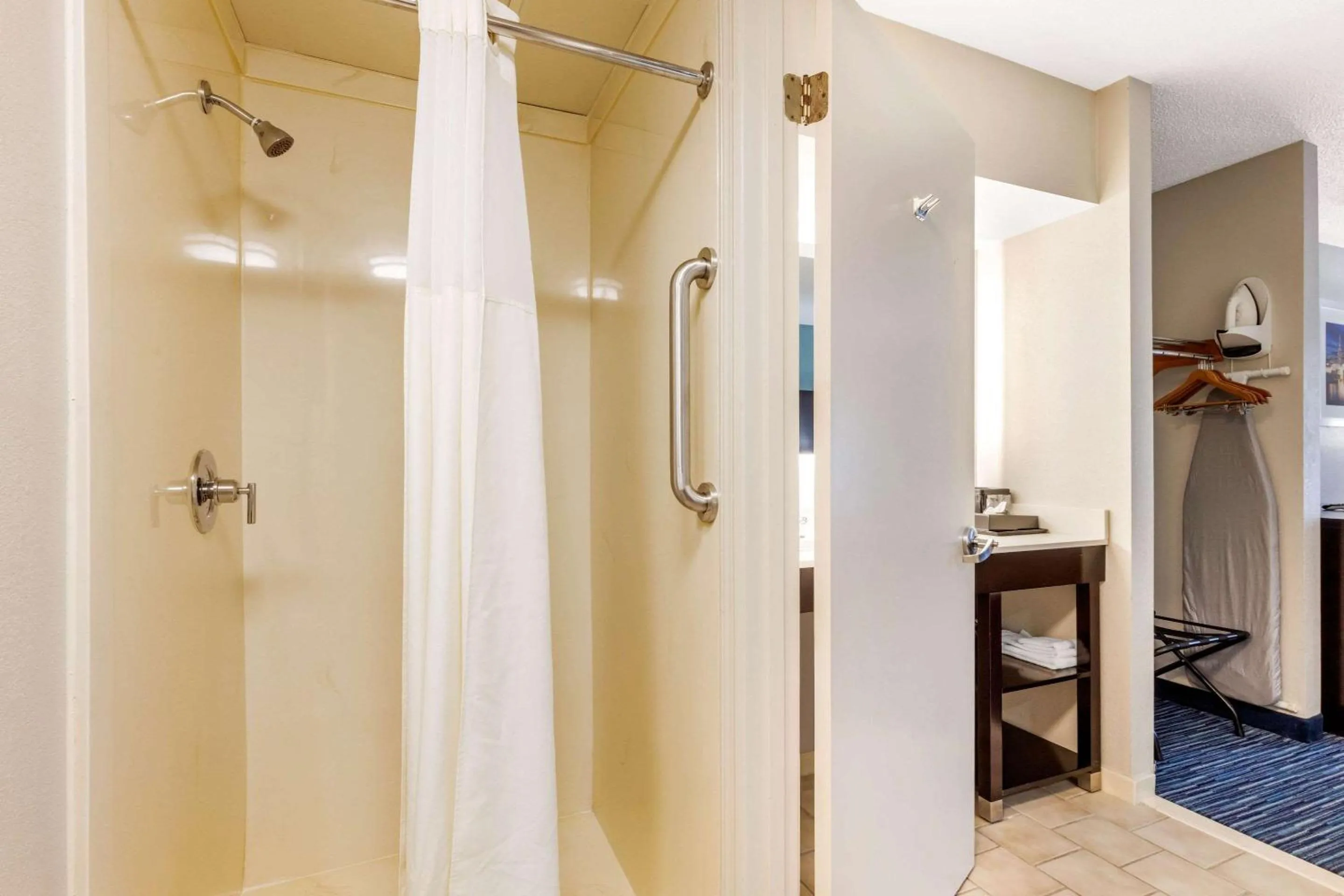 Bathroom in Quality Inn