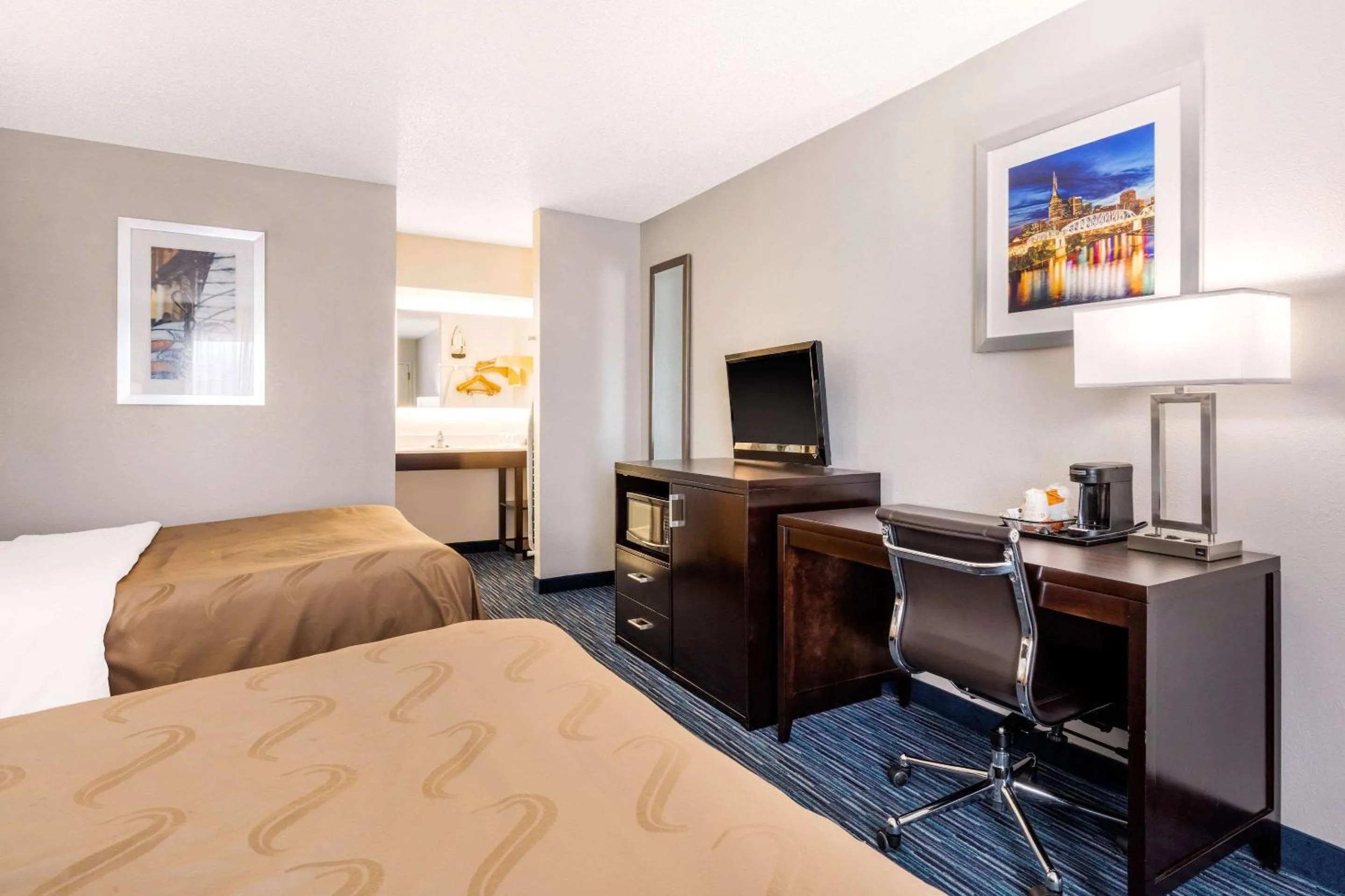 Photo of the whole room, Bed in Quality Inn