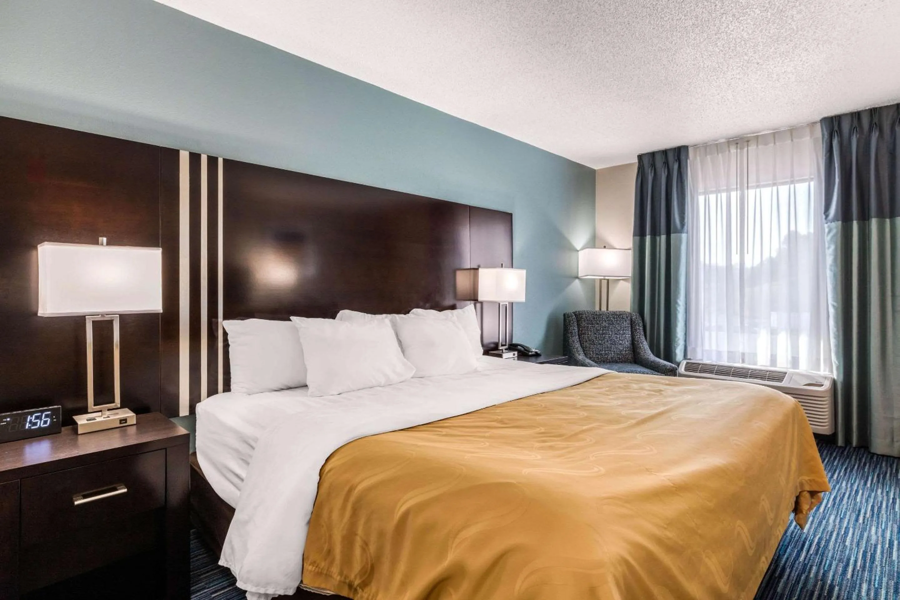 Photo of the whole room, Bed in Quality Inn