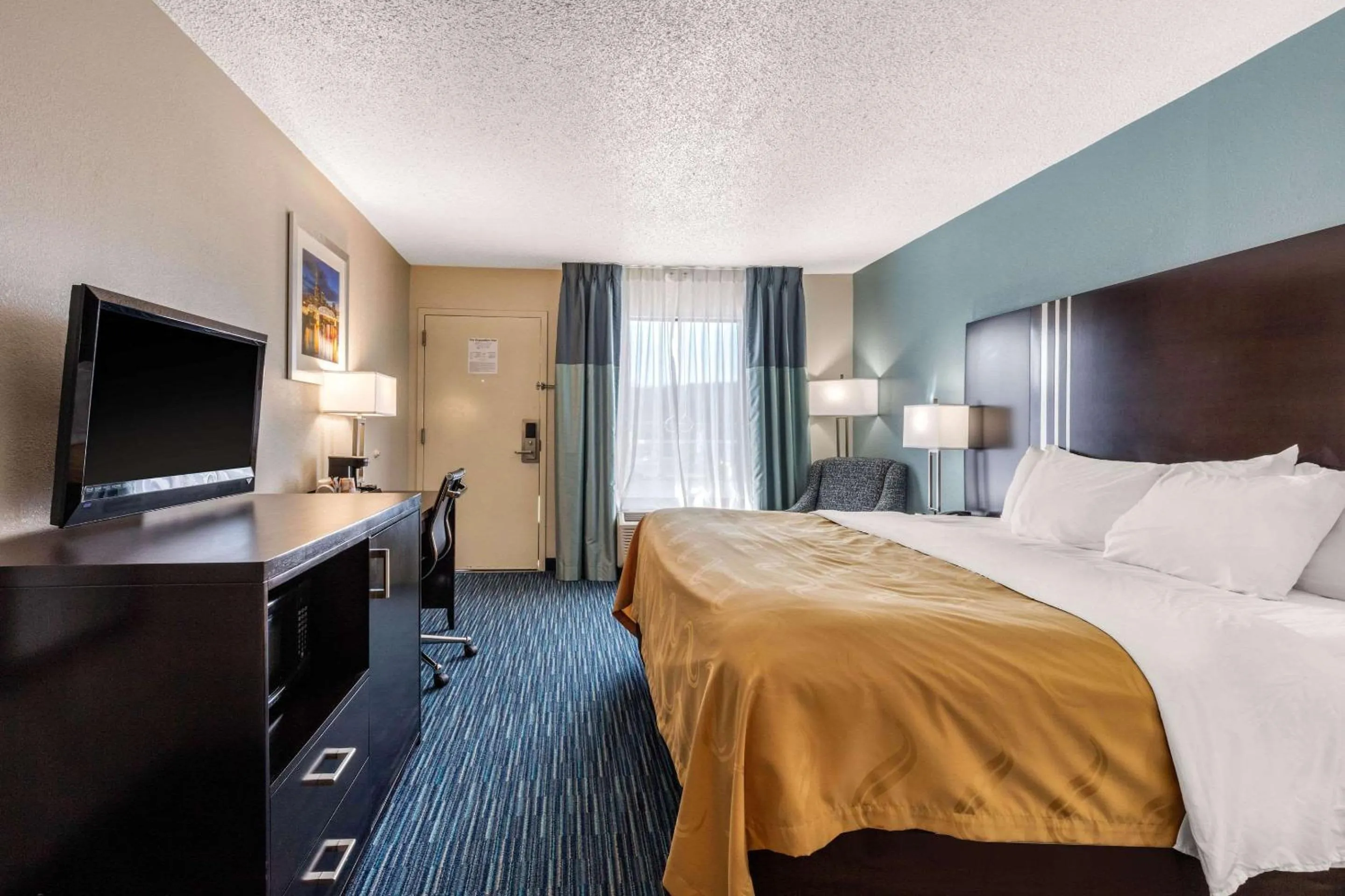 Photo of the whole room, Bed in Quality Inn