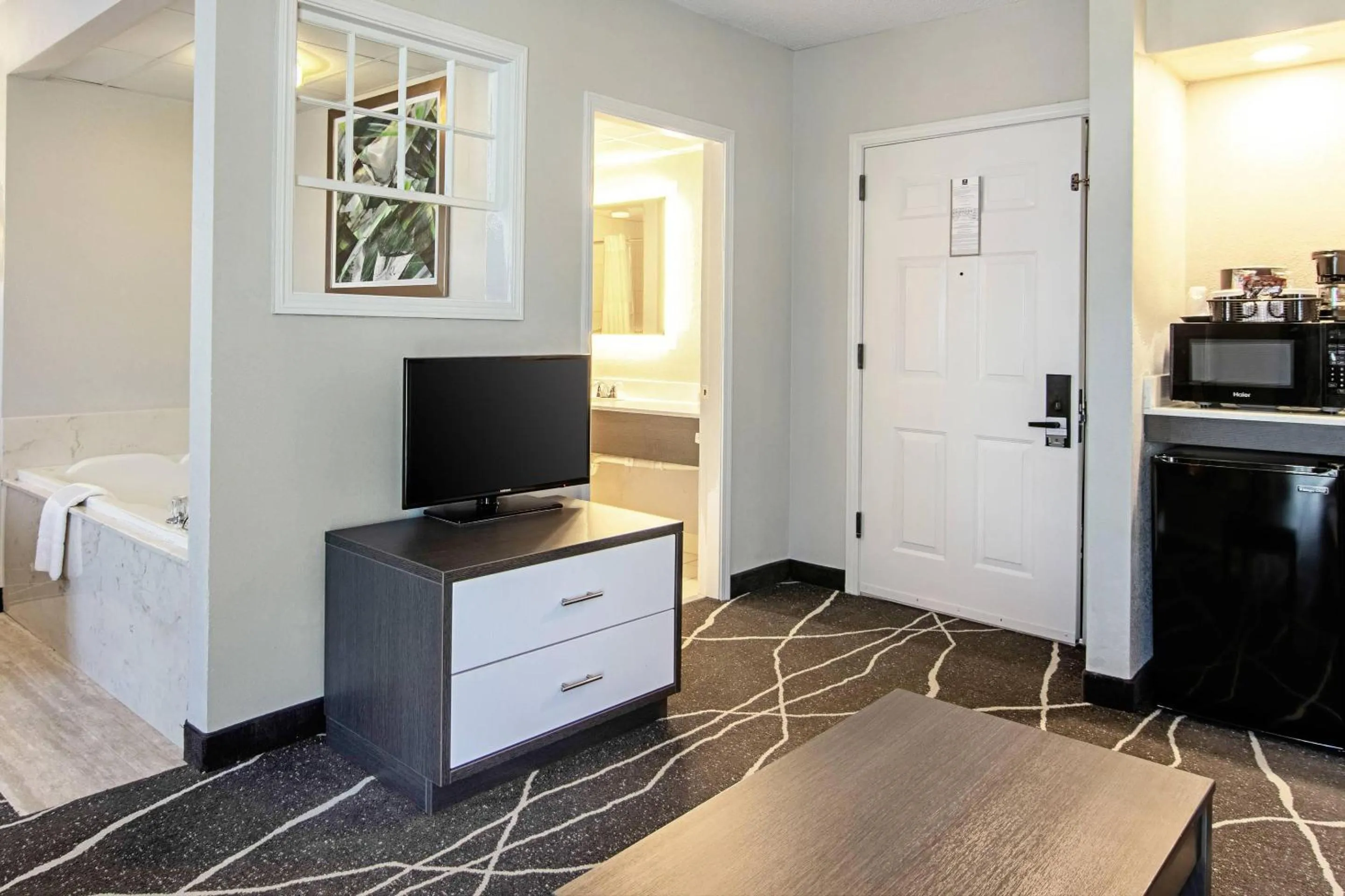 Bedroom, Bed in Clarion Inn Willow River
