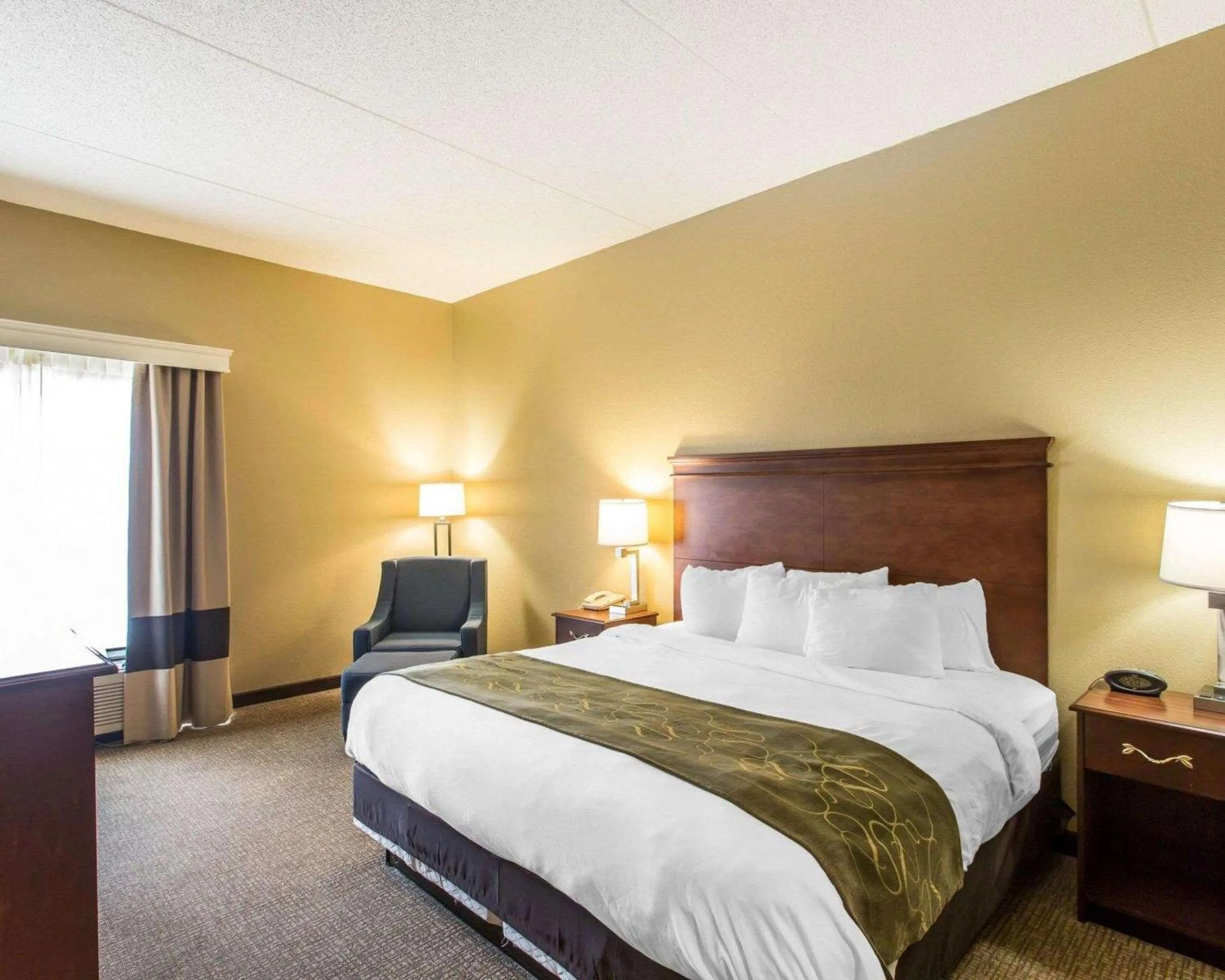 Bedroom in Comfort Suites Cookeville