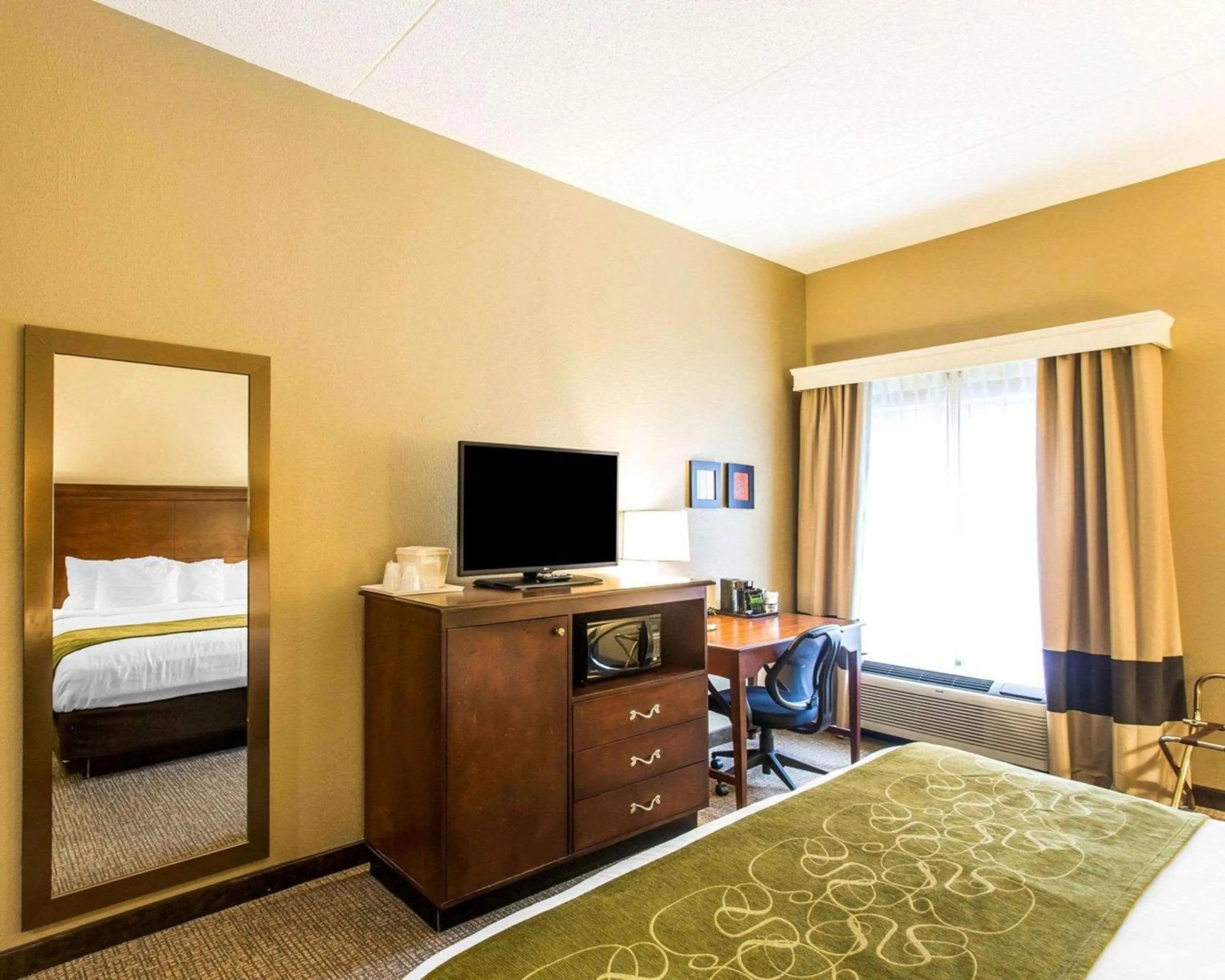 Bedroom in Comfort Suites Cookeville