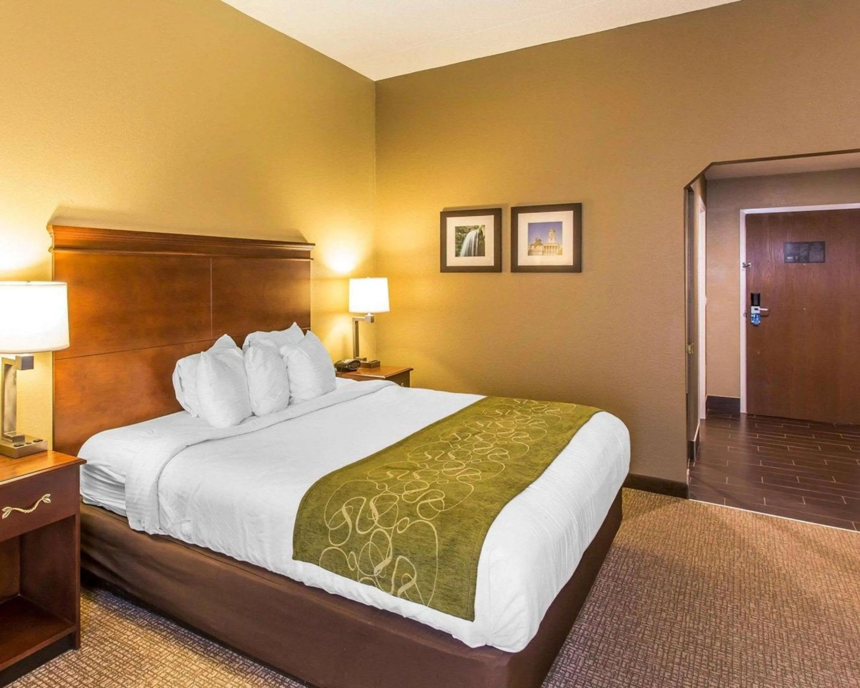 Bedroom in Comfort Suites Cookeville