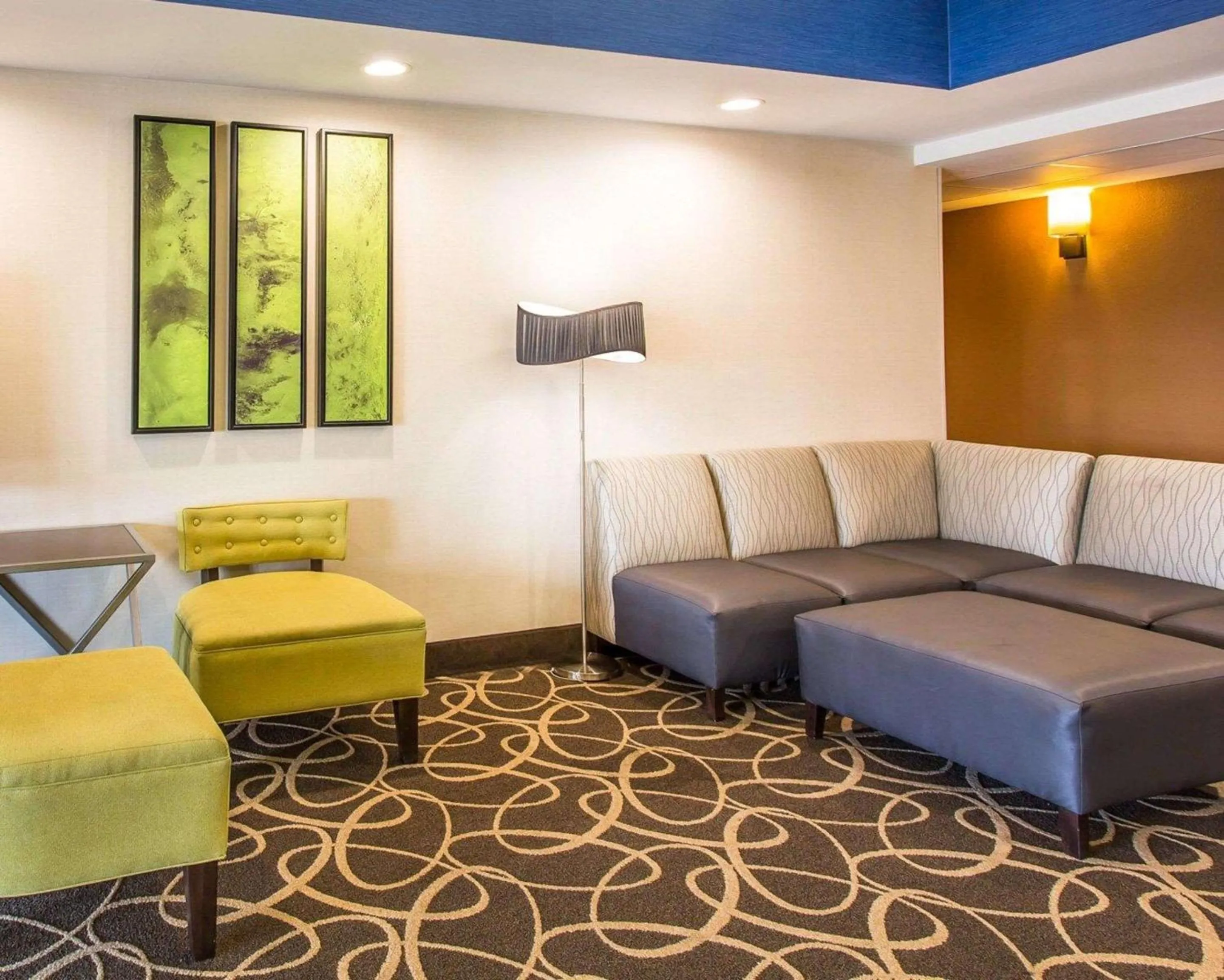 Lobby or reception in Comfort Suites Cookeville