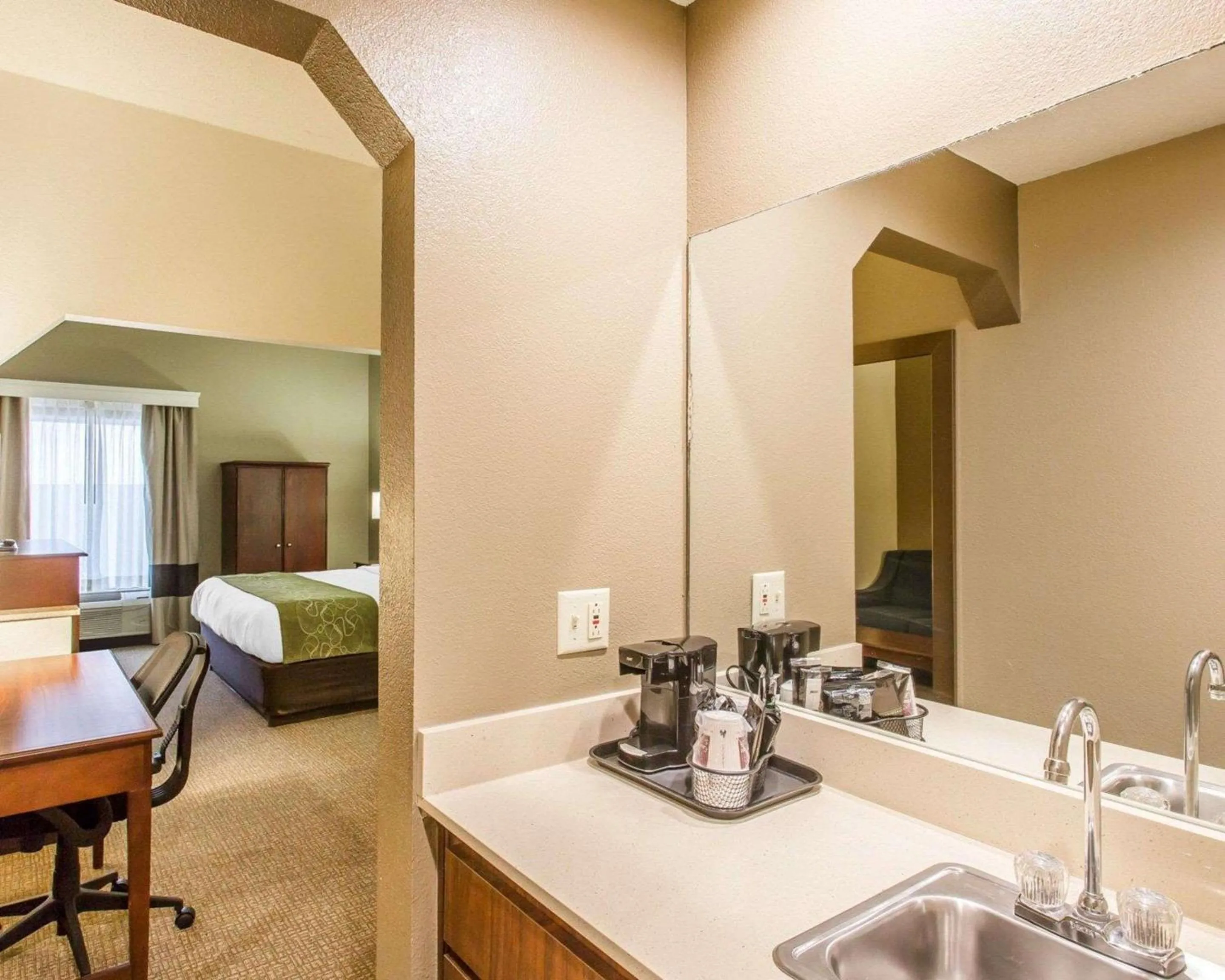 Bedroom in Comfort Suites Cookeville