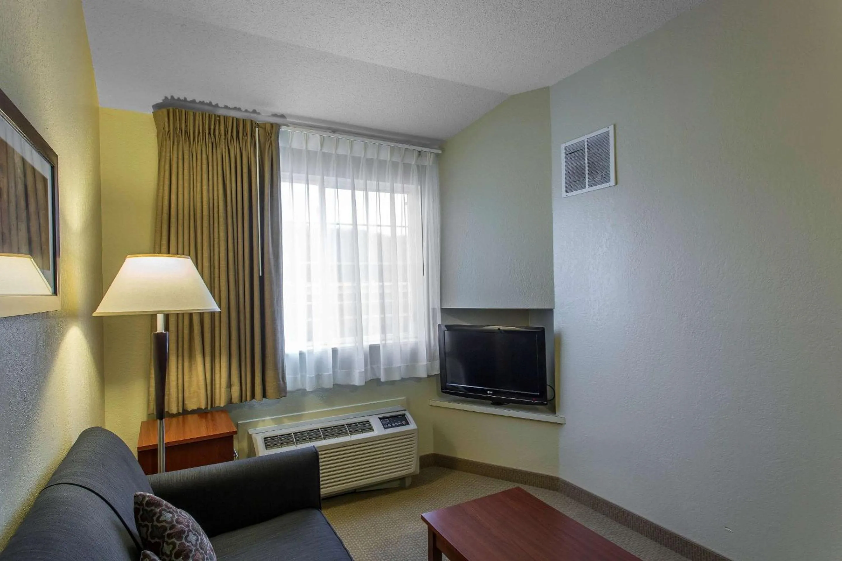 Living room in MainStay Suites Brentwood-Nashville