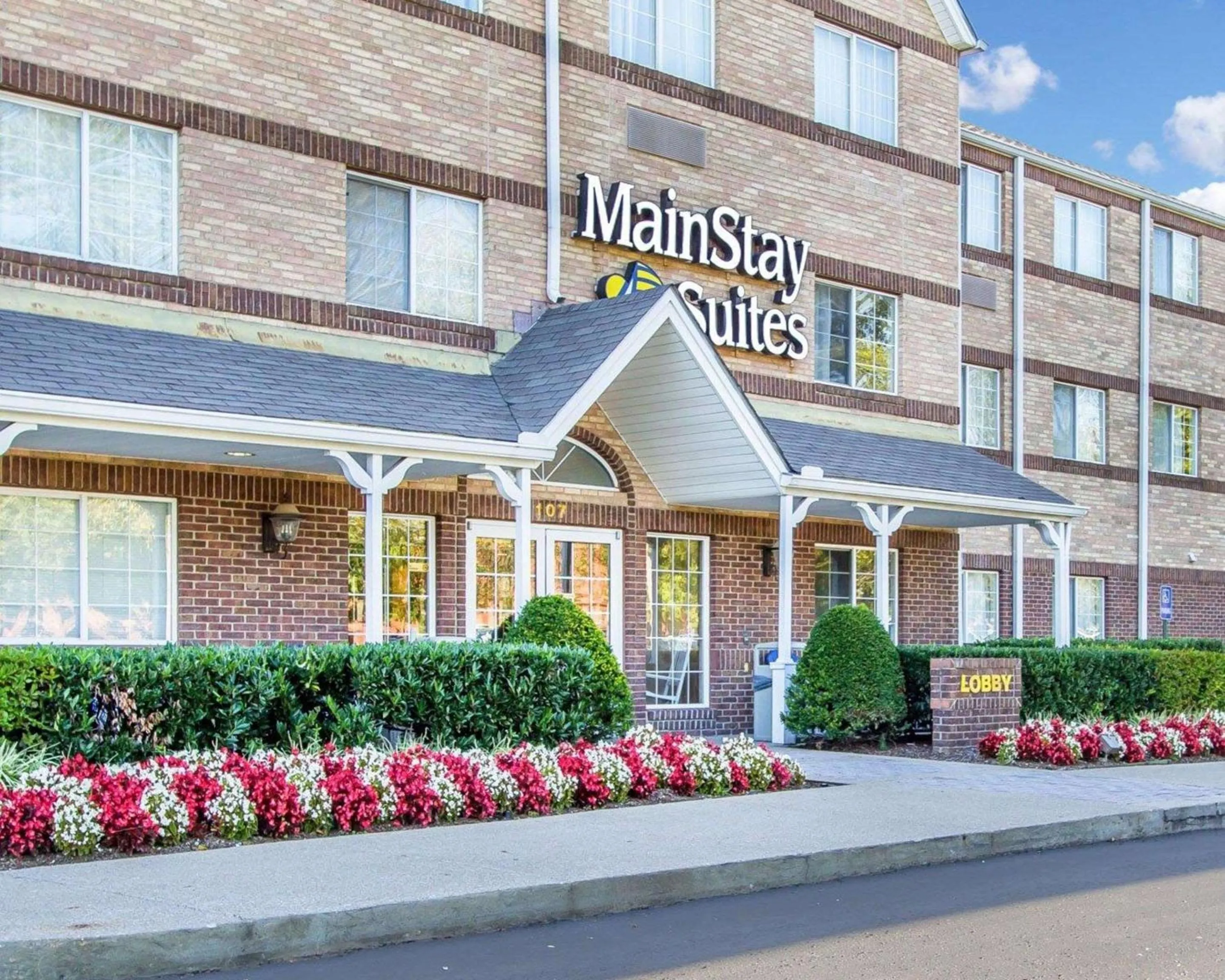Property building in MainStay Suites Brentwood-Nashville