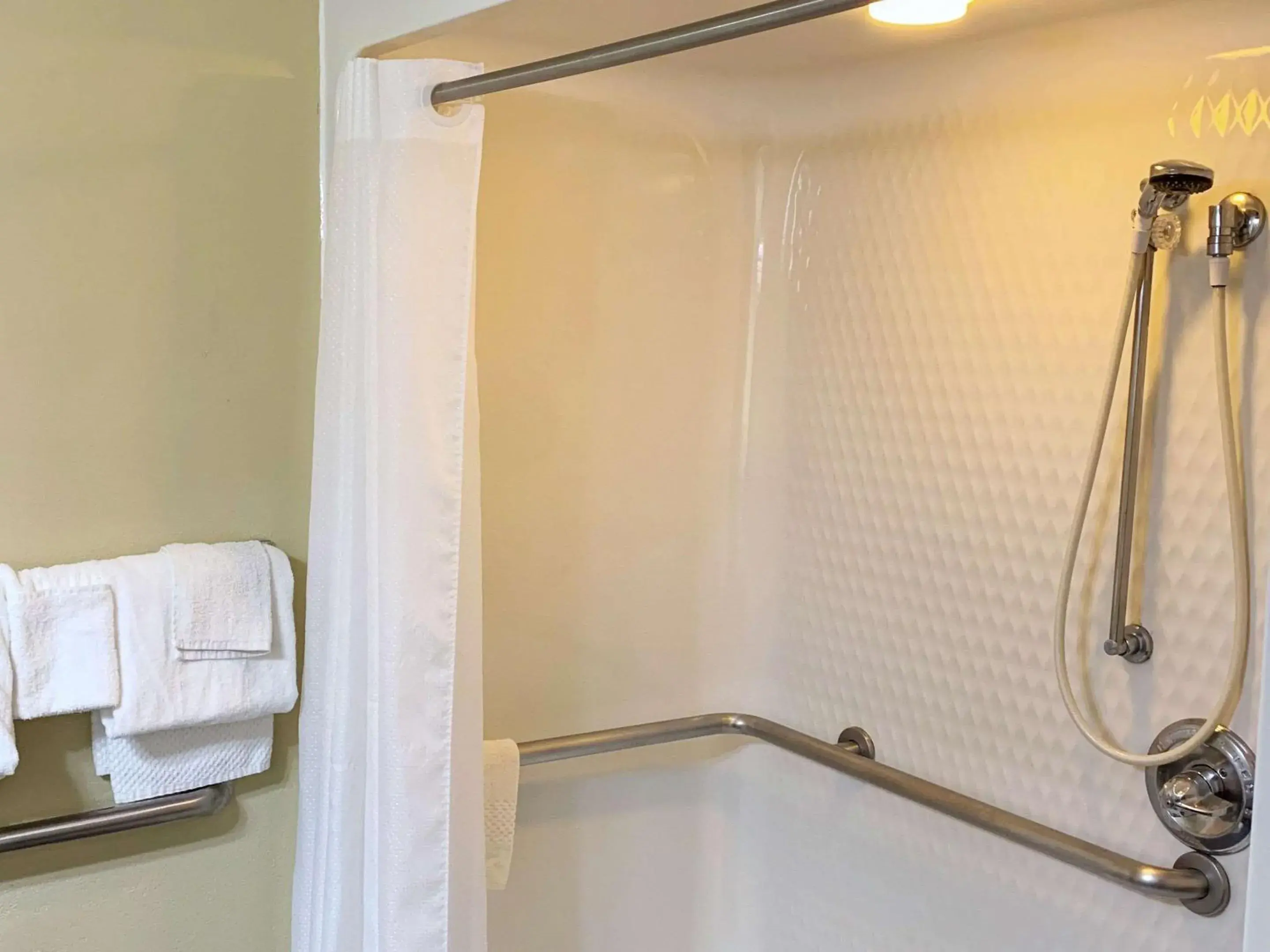 Queen Suite - Accessible/Non-Smoking in MainStay Suites Brentwood-Nashville Queen Suite - Accessible/Non-Smoking in MainStay Suites Brentwood-Nashville