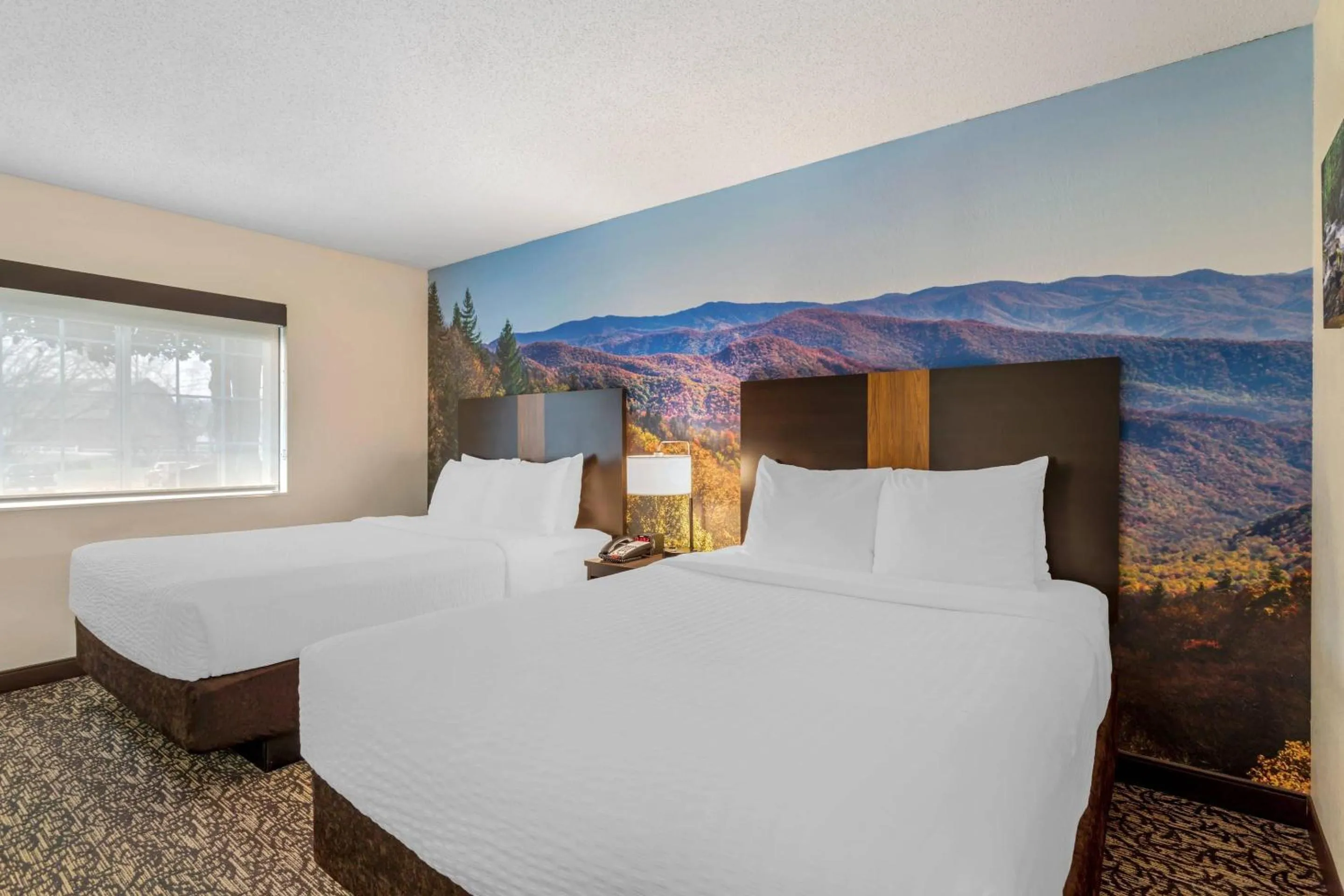 Bedroom, Bed in LeConte Hotel & Convention Center, an Ascend Collection Hotel