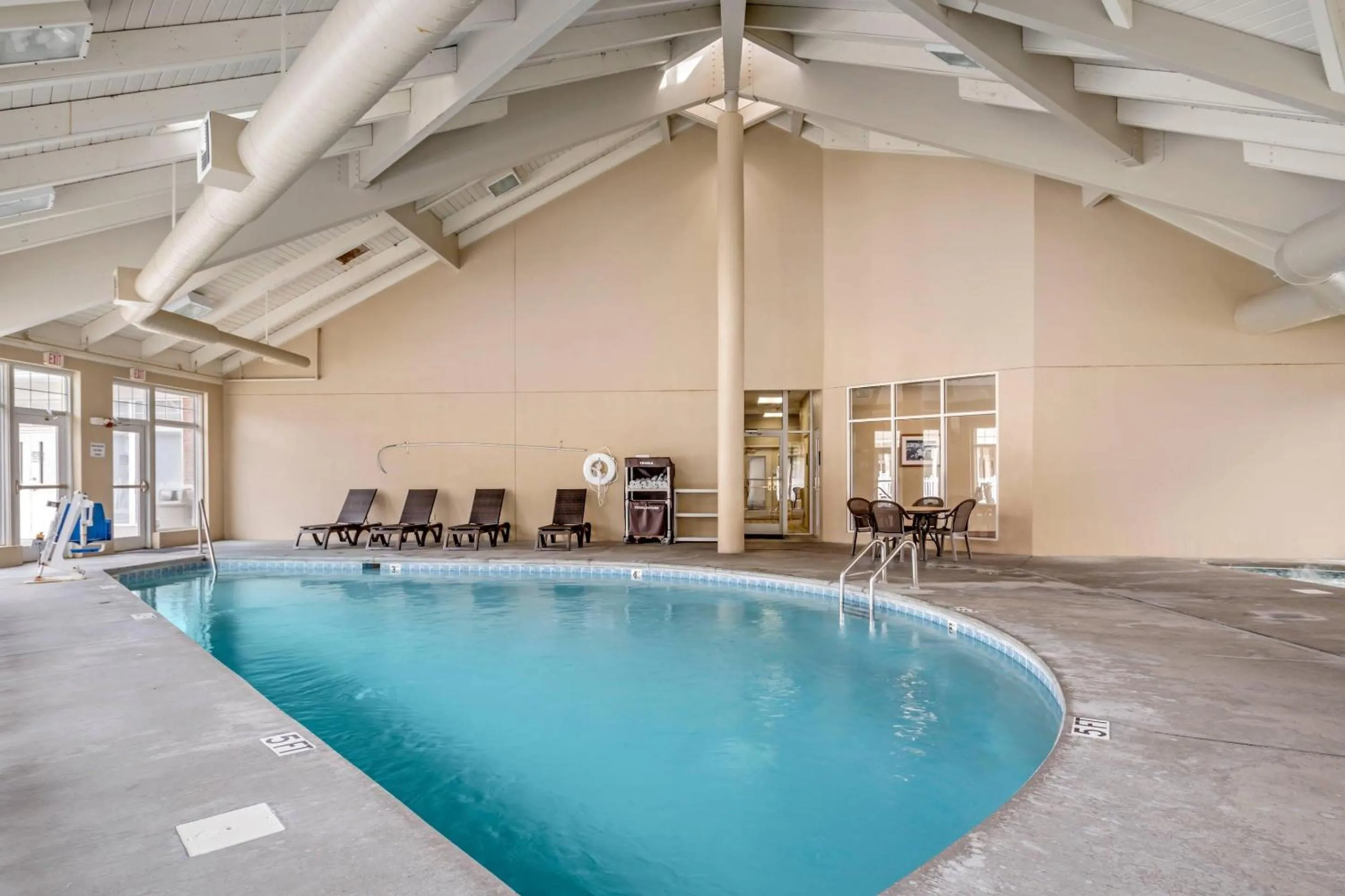 Swimming pool in LeConte Hotel & Convention Center, an Ascend Collection Hotel