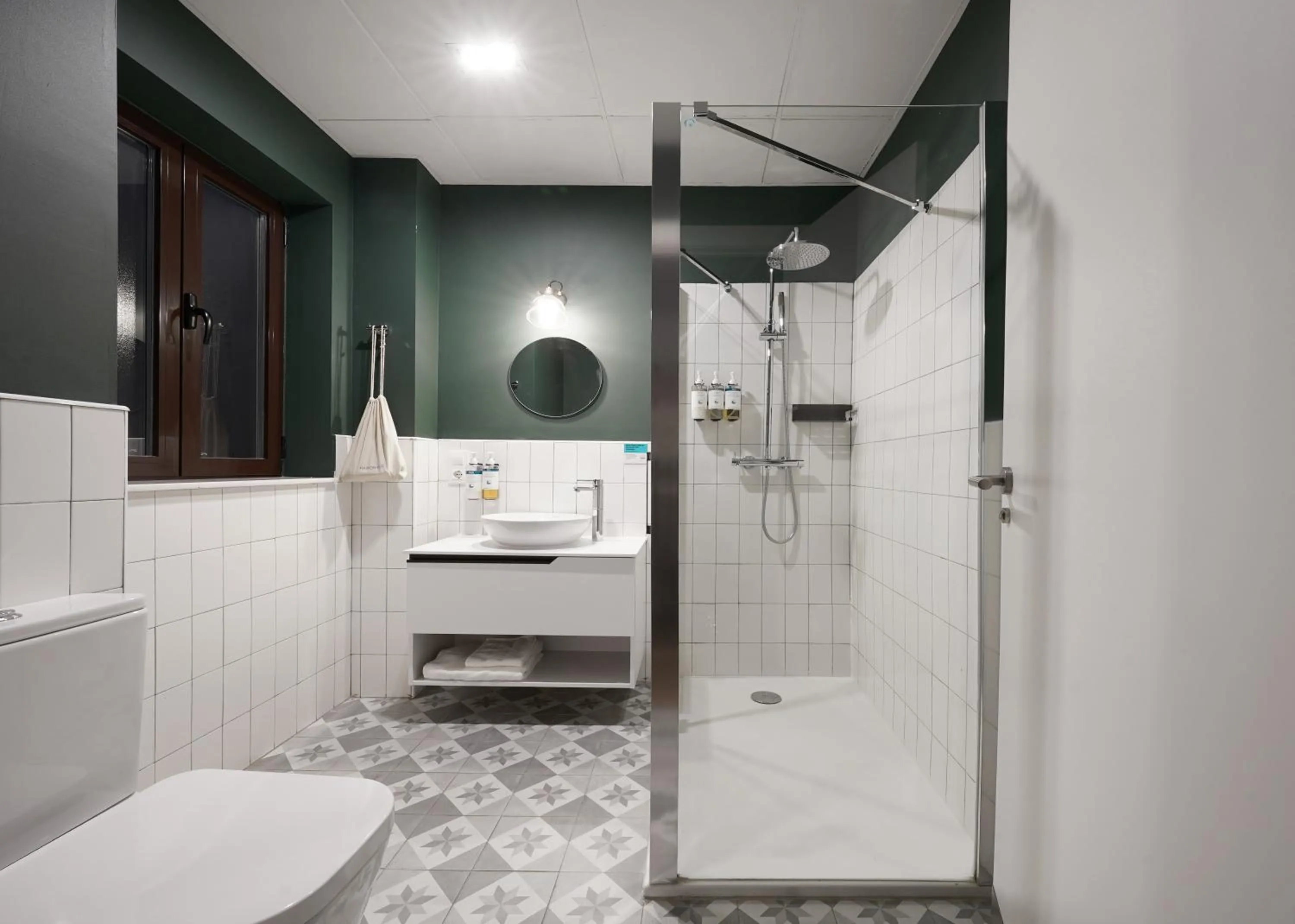 Shower in Numa Granada Vega