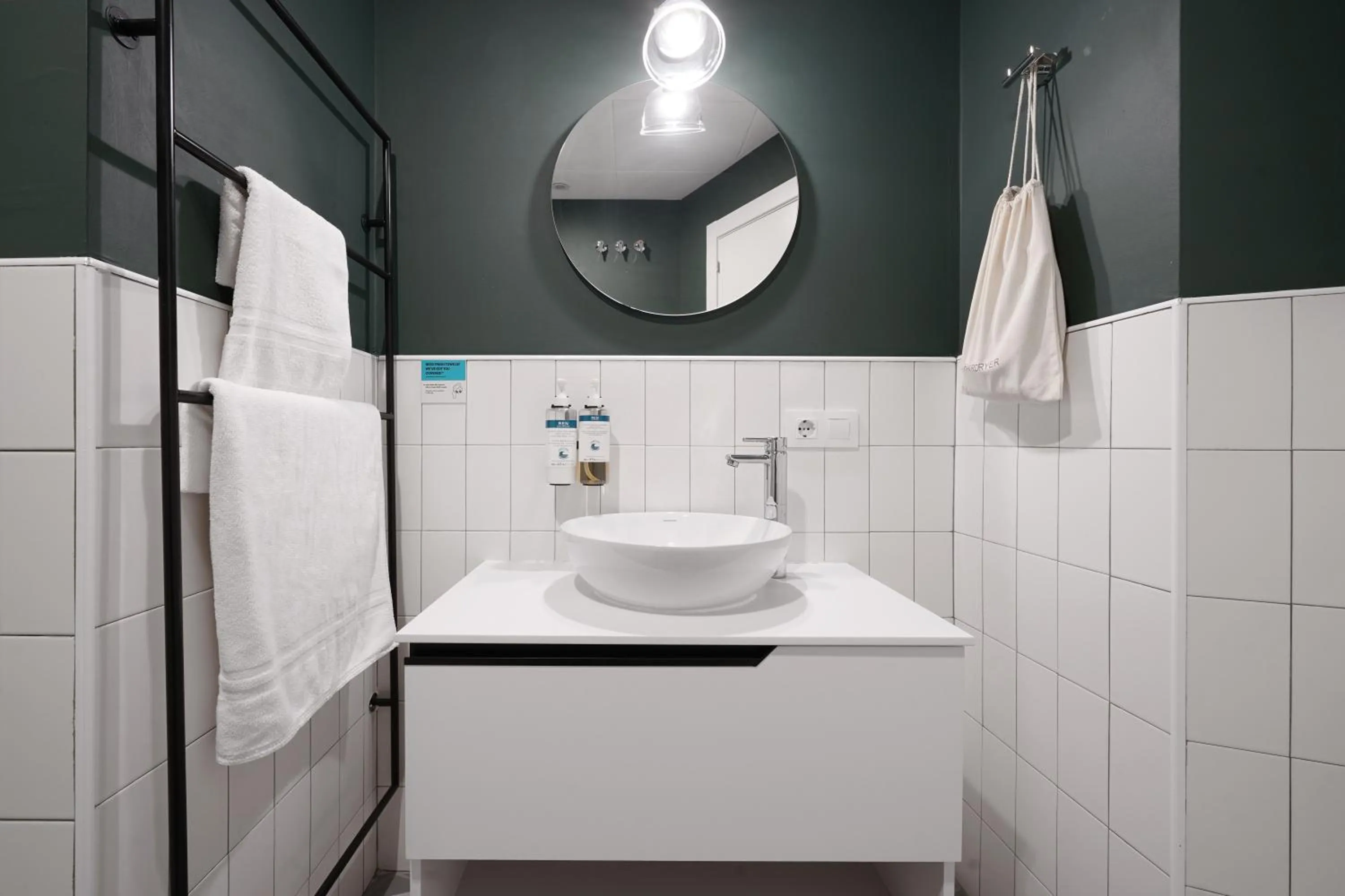 Bathroom in Numa Granada Vega