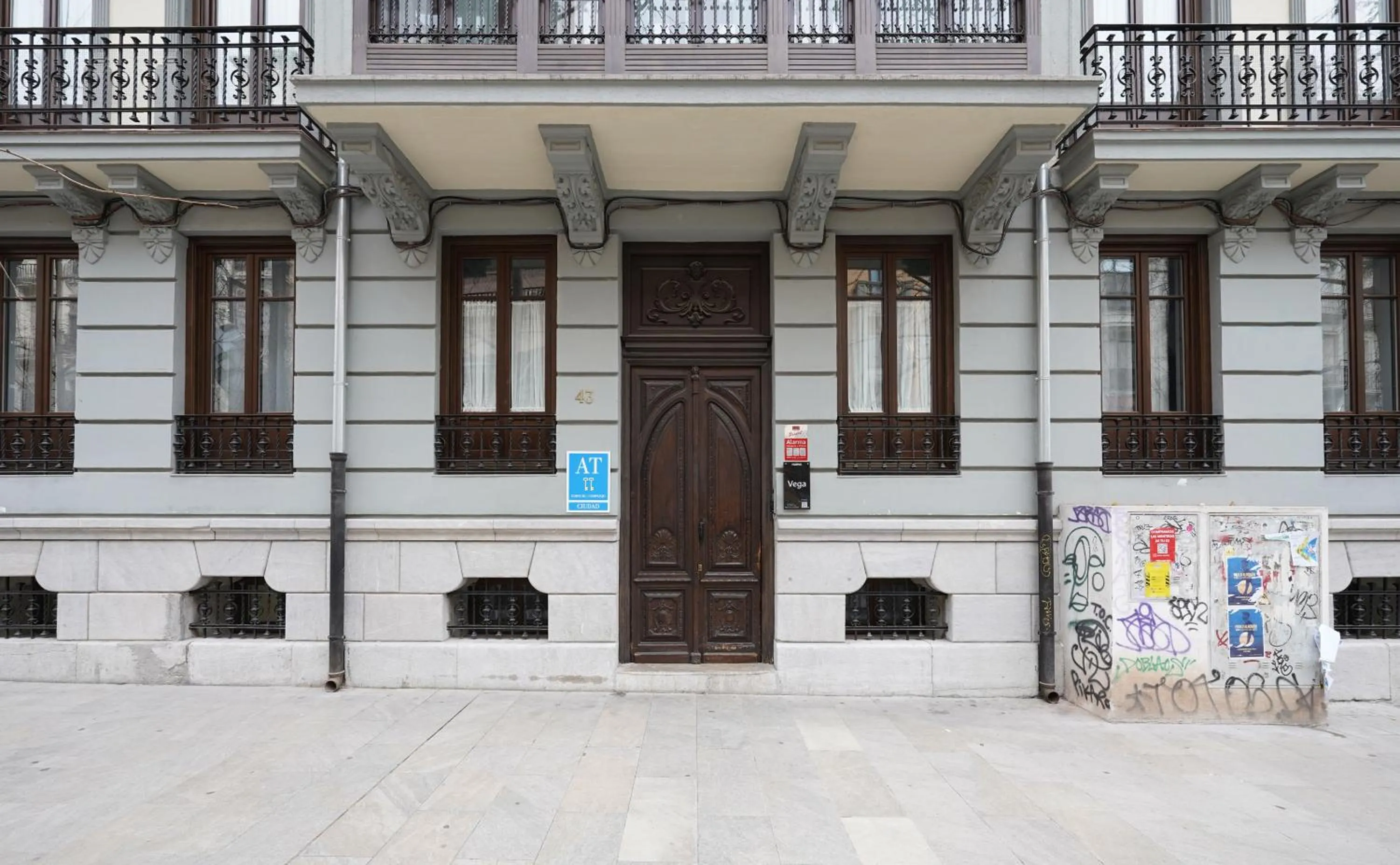 Property building in Numa Granada Vega