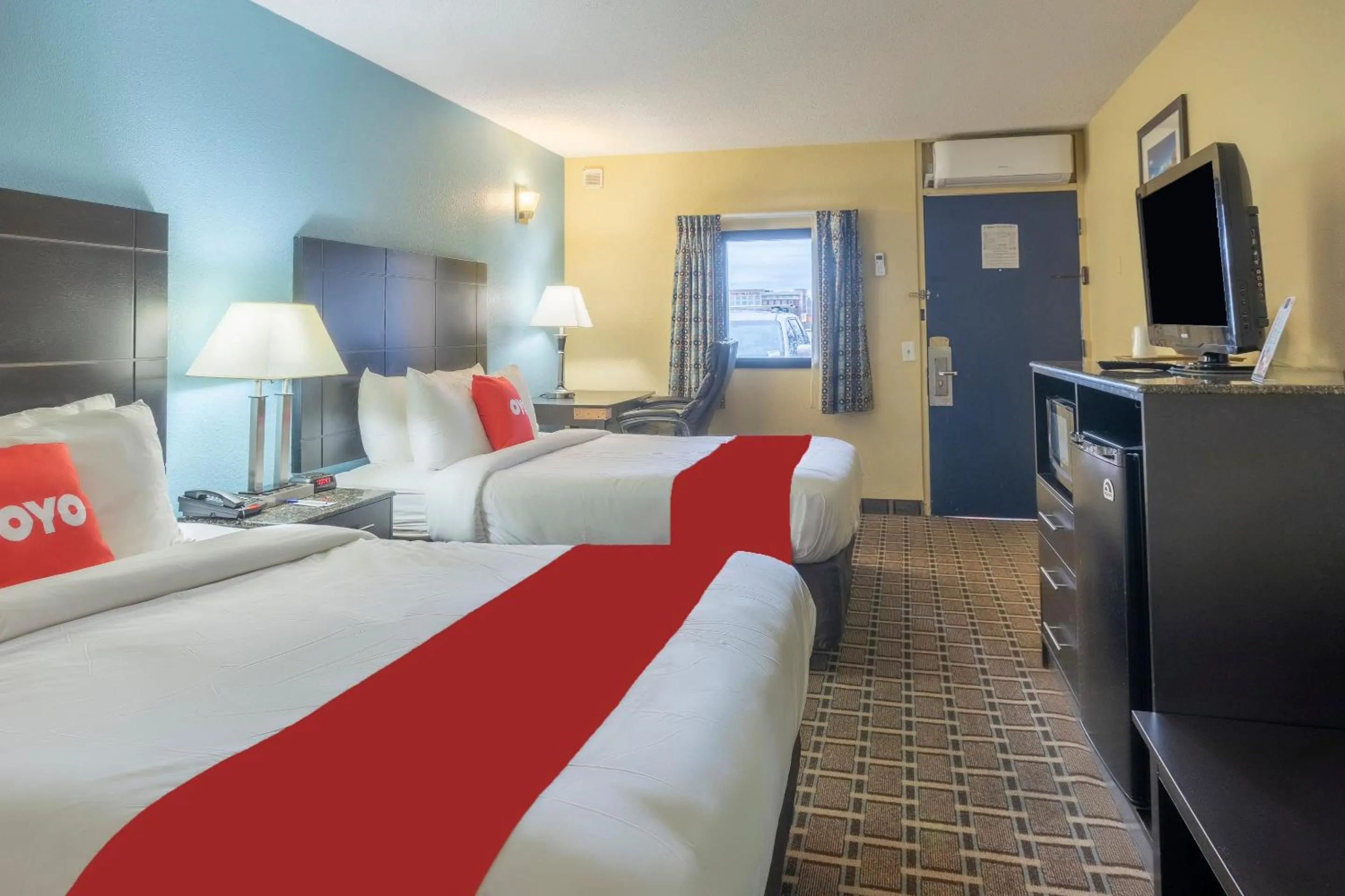 Bedroom, Bed in OYO Hotel Knoxville TN Cedar Bluff I-40