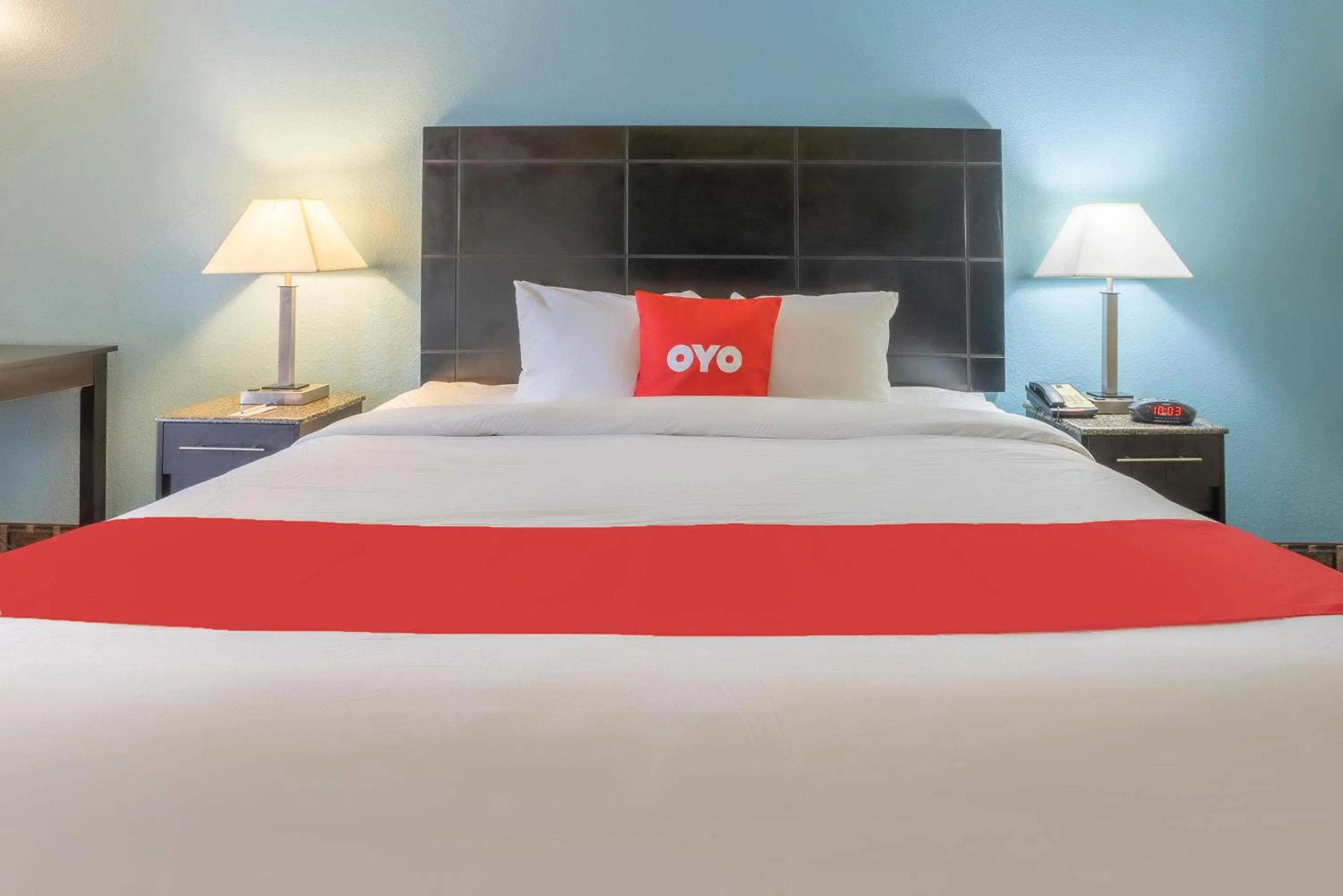 Bedroom, Bed in OYO Hotel Knoxville TN Cedar Bluff I-40