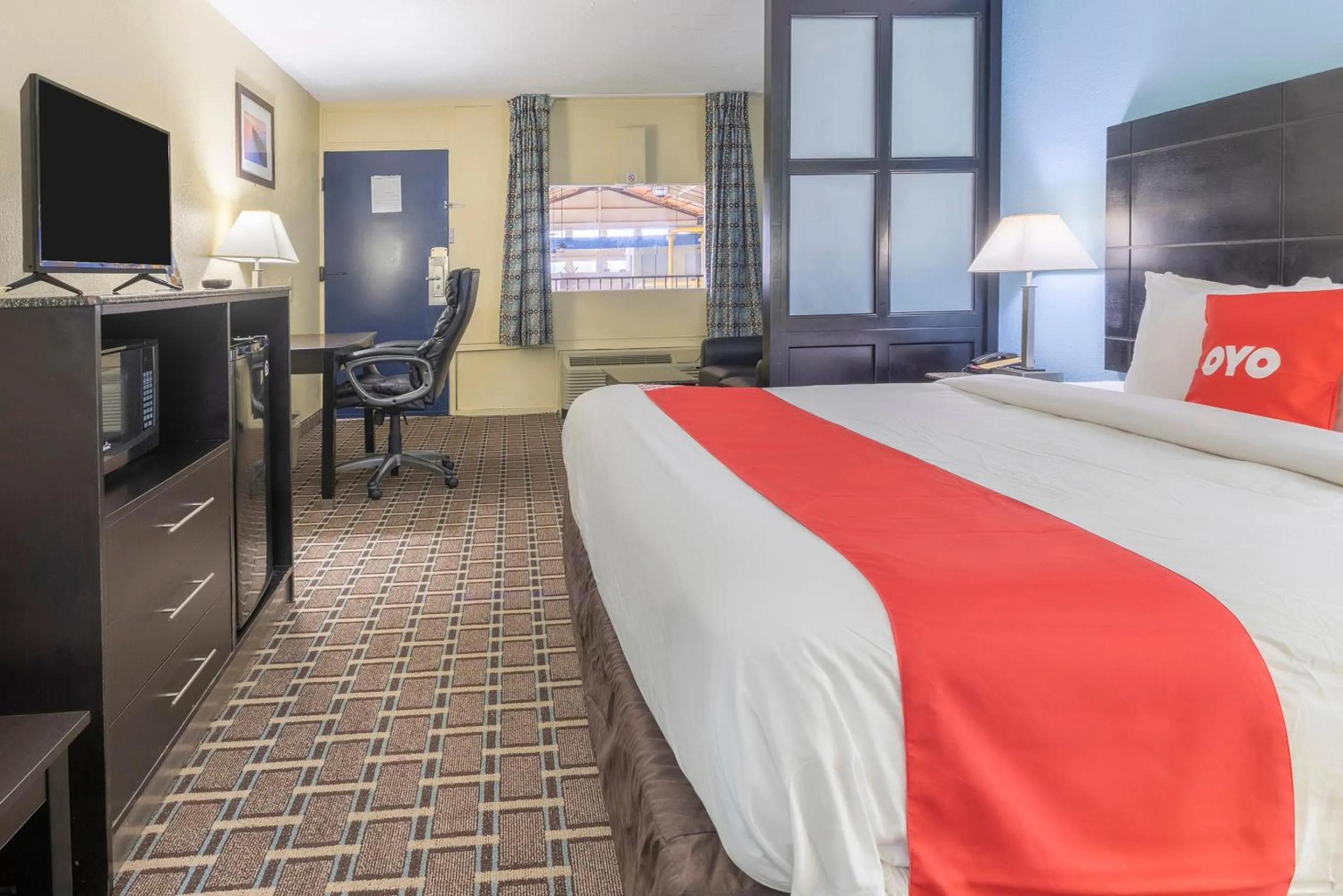 Bedroom, Bed in OYO Hotel Knoxville TN Cedar Bluff I-40