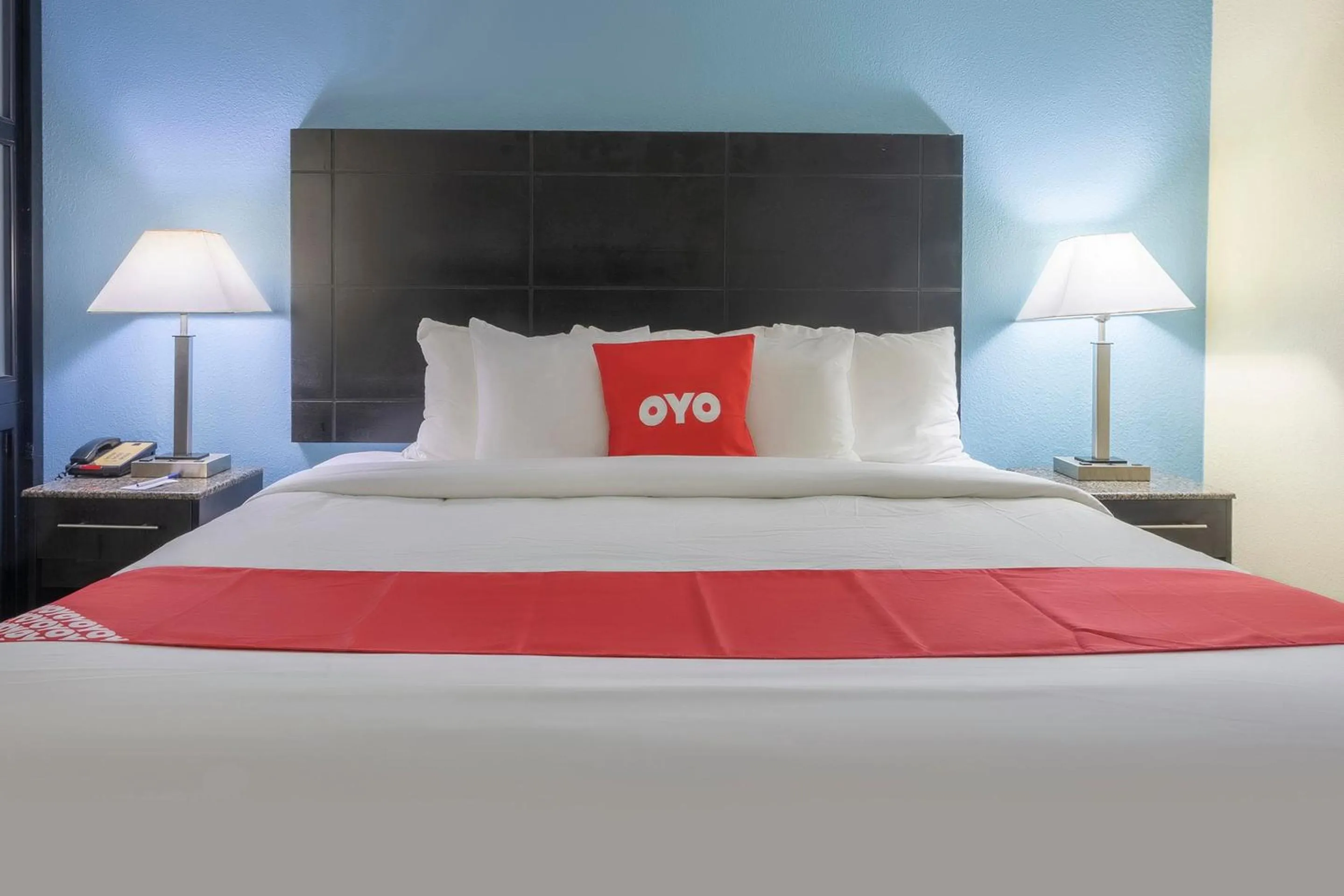 Bedroom, Bed in OYO Hotel Knoxville TN Cedar Bluff I-40