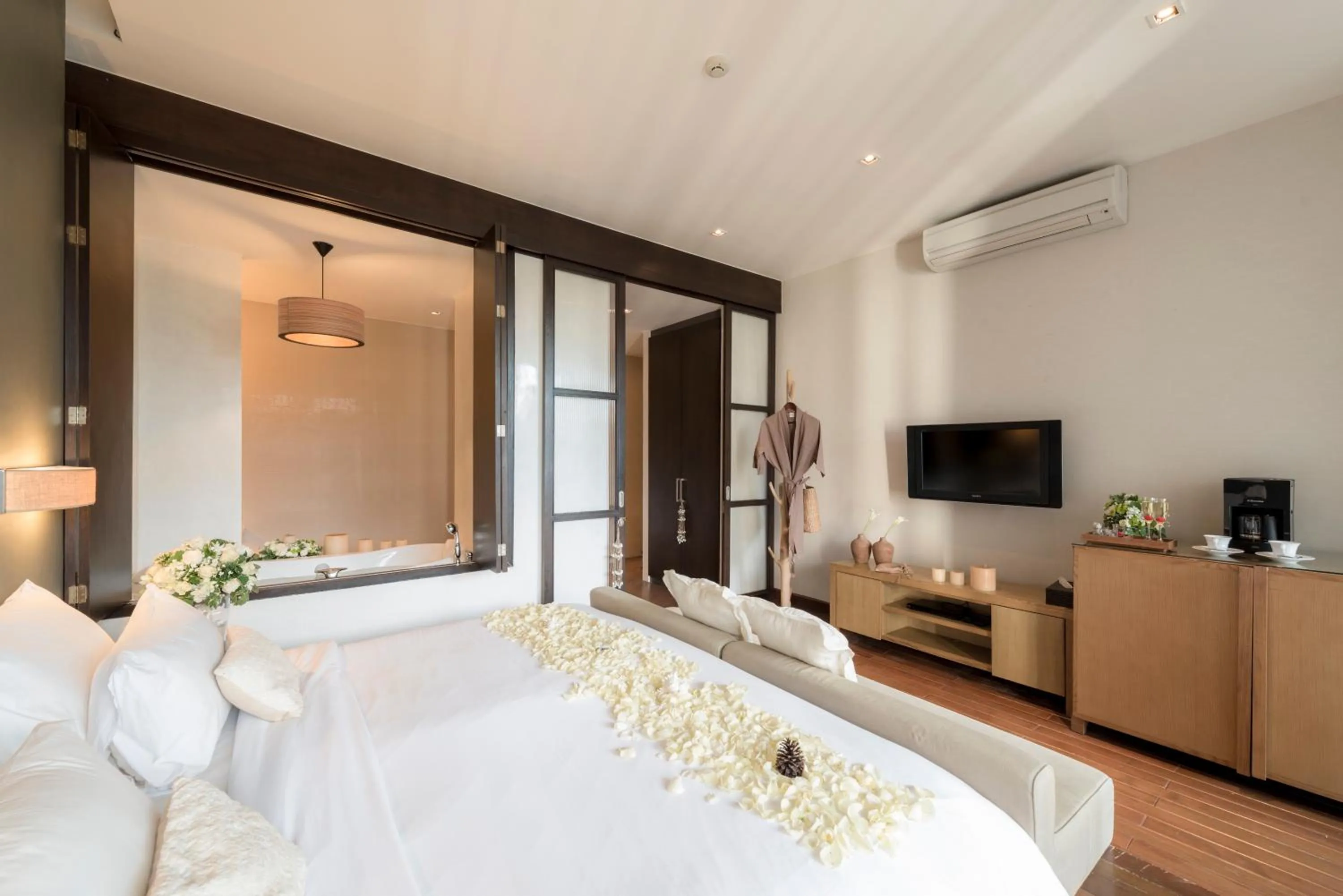Bed in The Sea Koh Samui Resort and Residences by Tolani