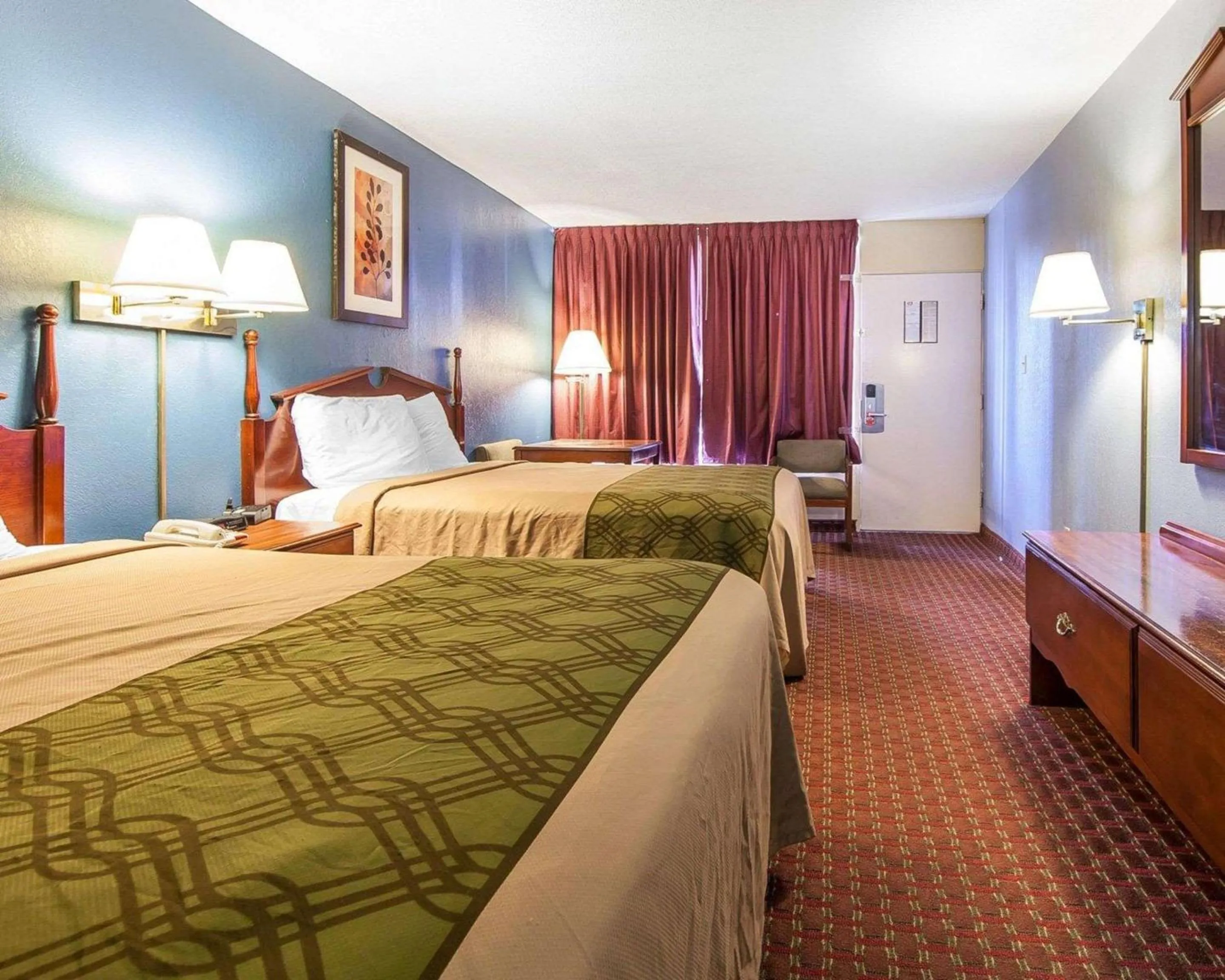 Photo of the whole room in Econo Lodge Cleveland