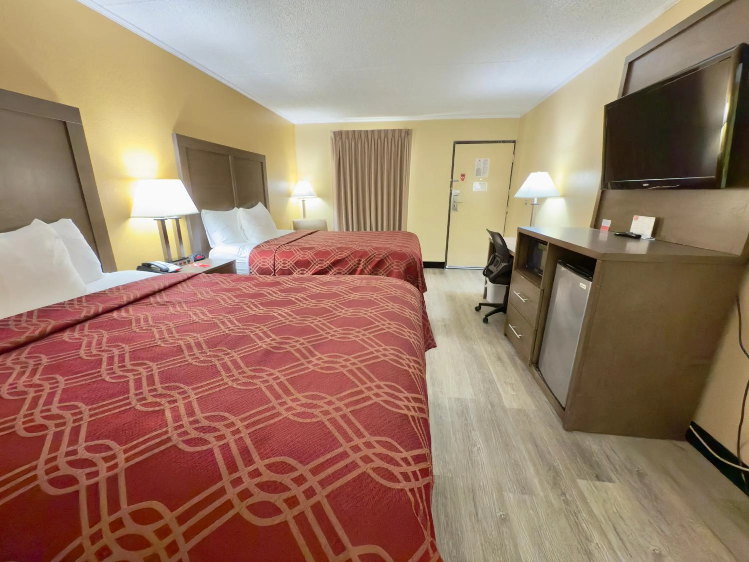 Bedroom, Bed in Econo Lodge