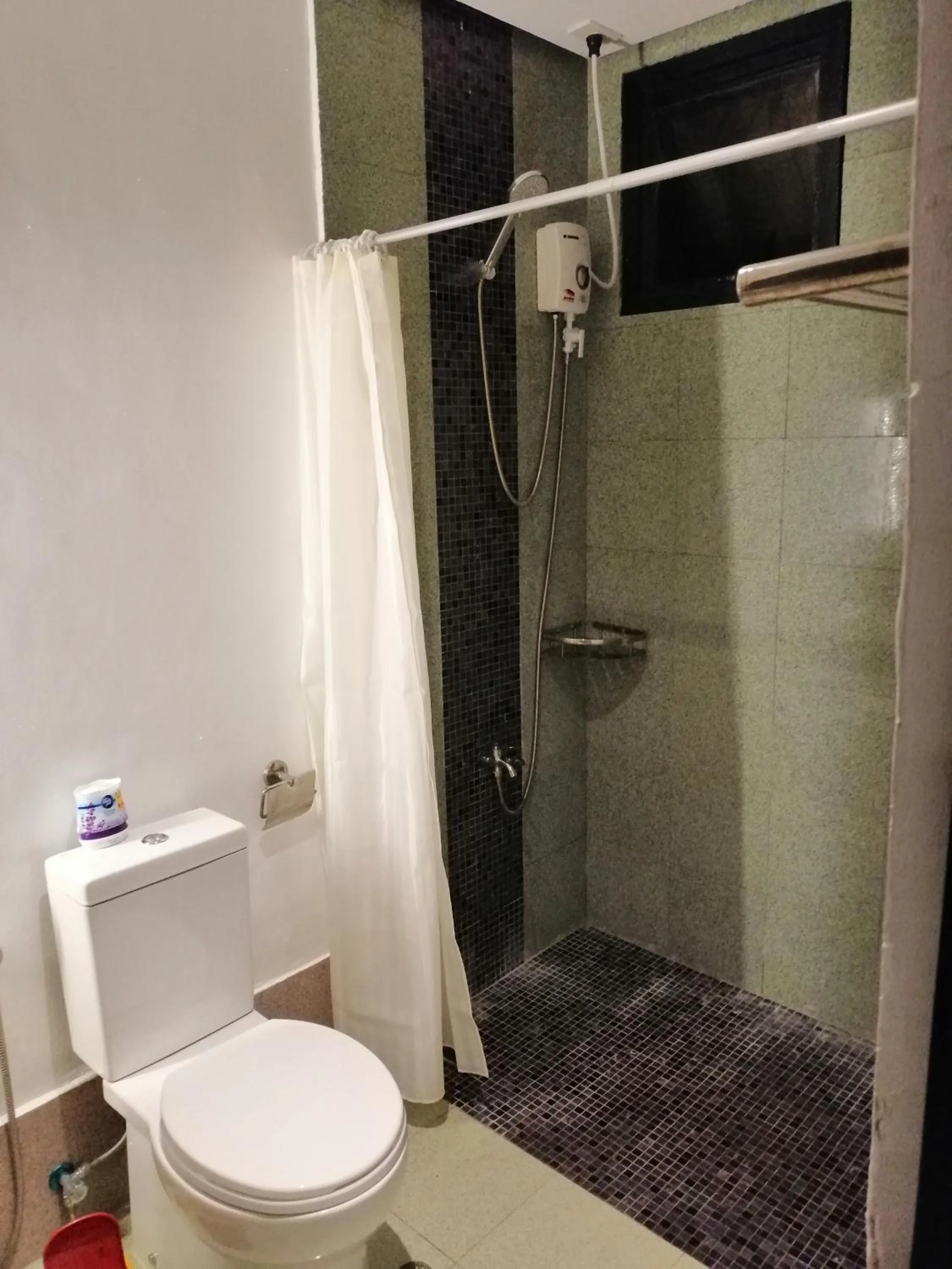 Shower in Hotel Rupert A Baler