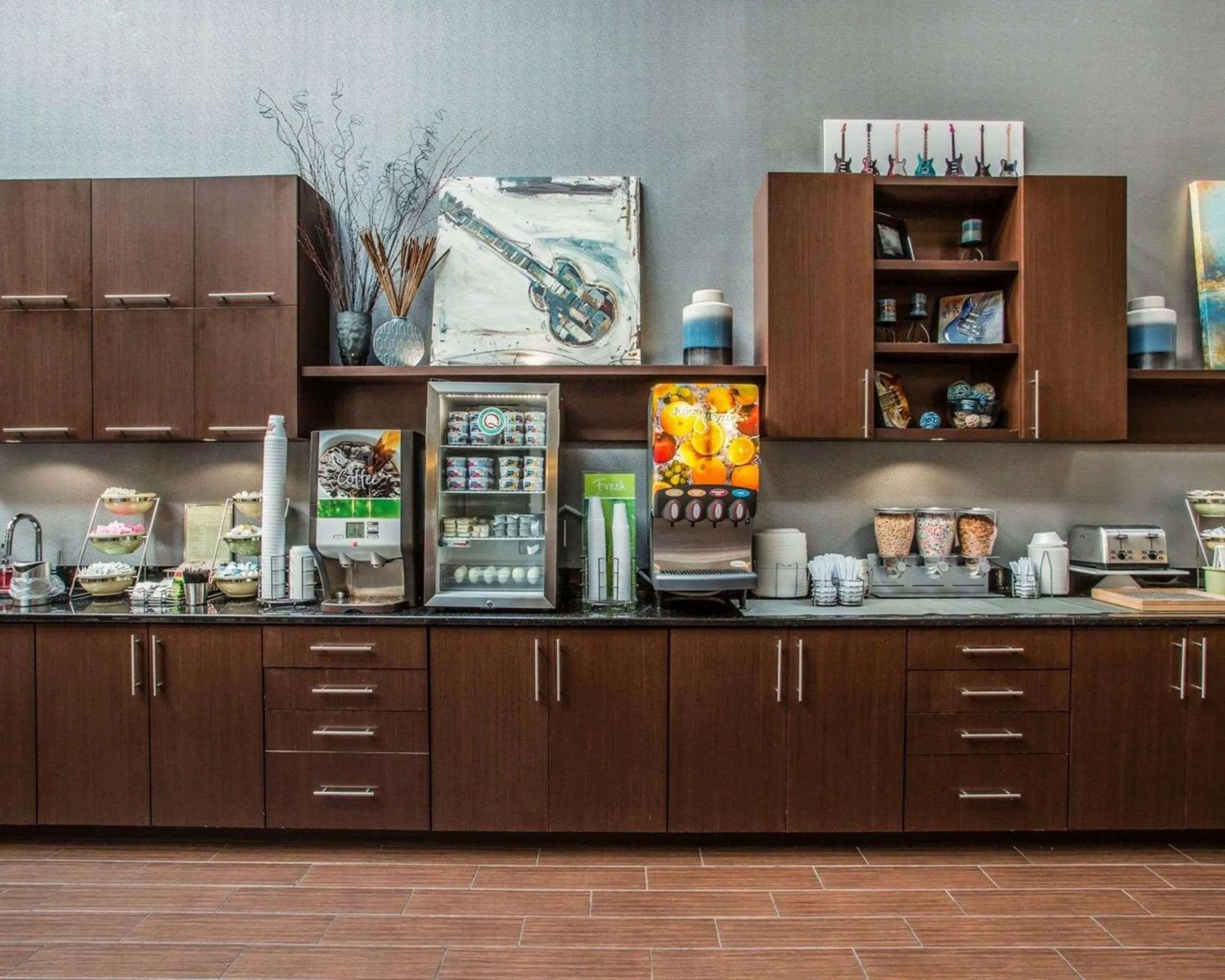 Restaurant/places to eat in Quality Suites Nashville Airport