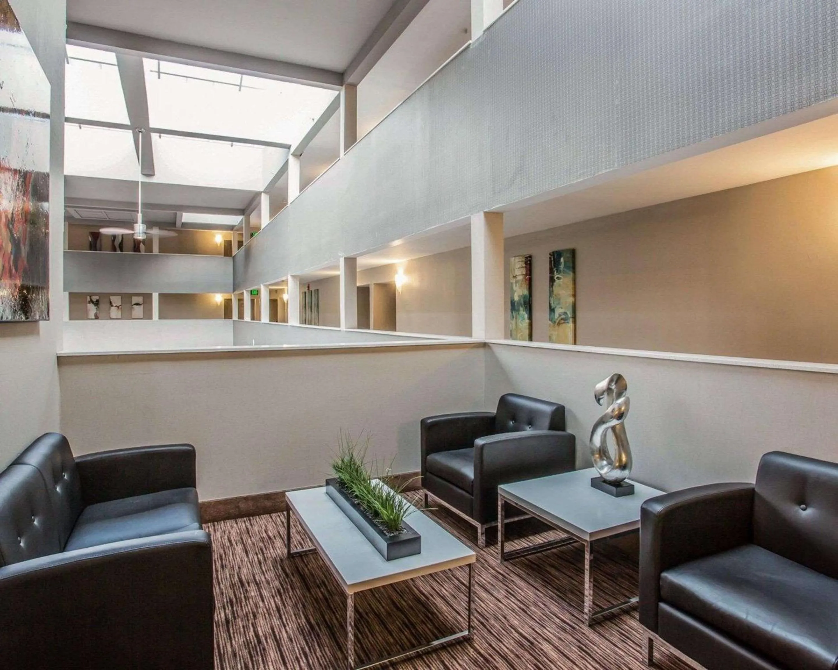Lobby or reception in Quality Suites Nashville Airport