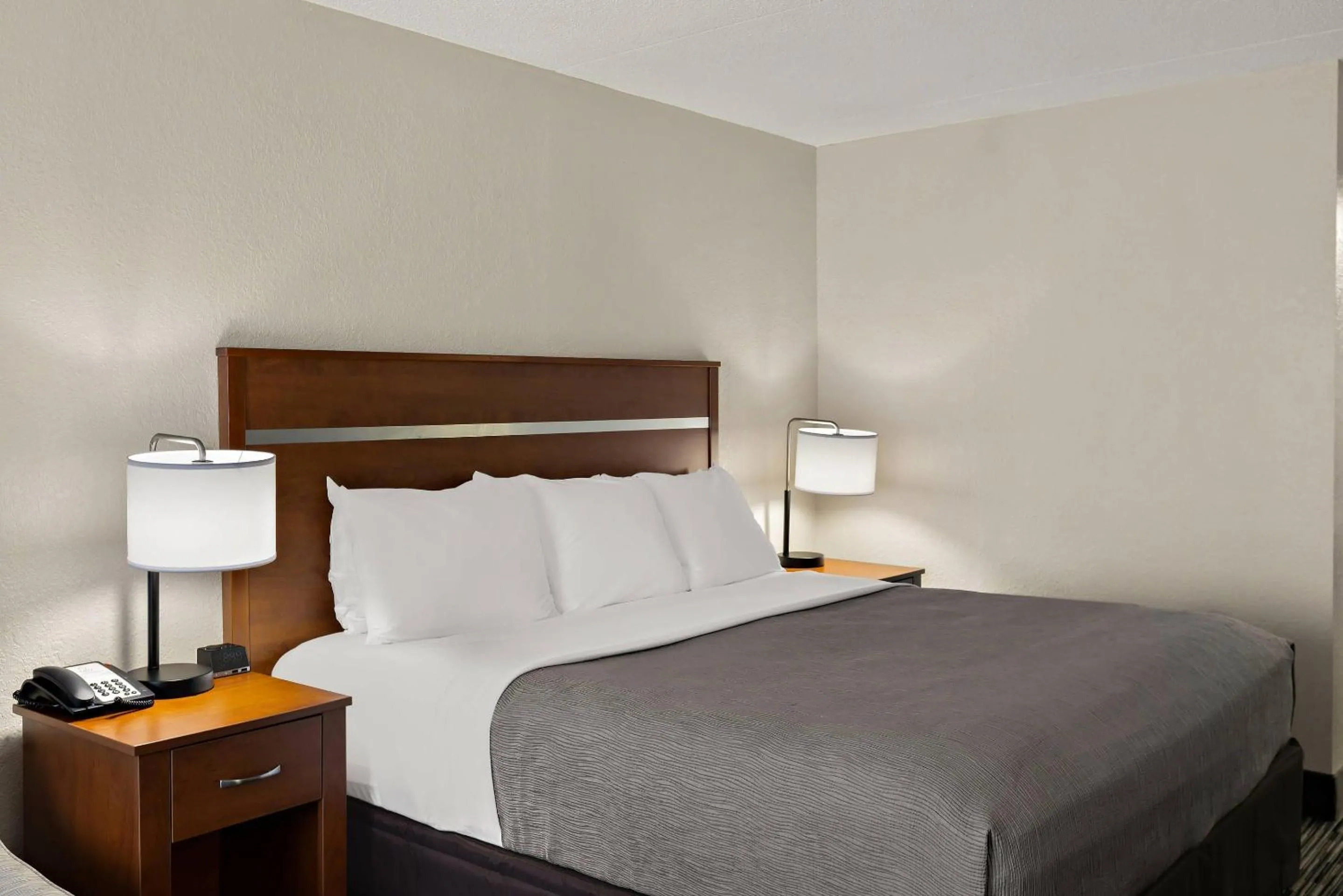 Bedroom, Bed in Quality Inn Dandridge