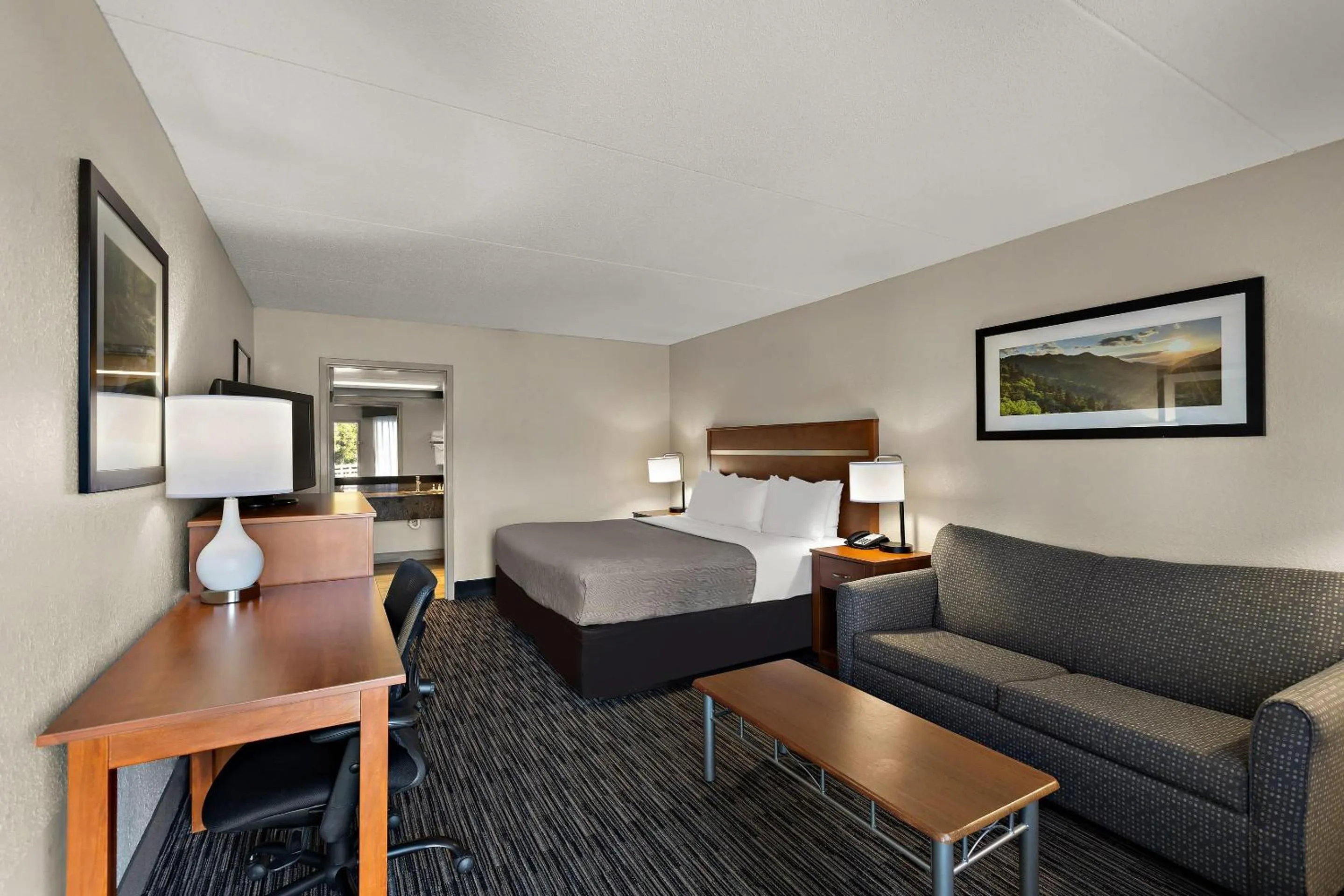 Bedroom in Quality Inn Dandridge