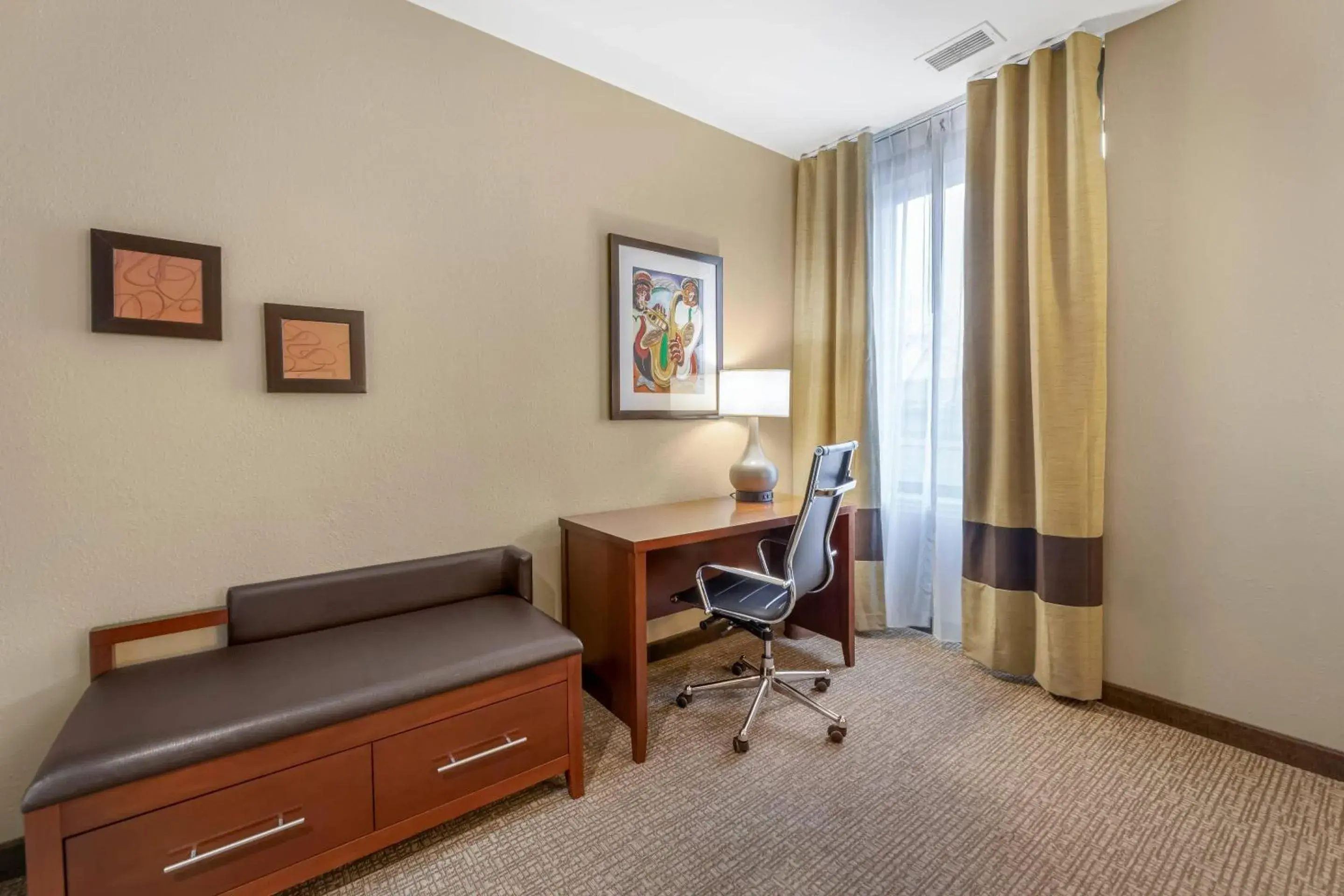 Superior Business Suite - Non-Smoking in Comfort Inn Memphis Downtown Superior Business Suite - Non-Smoking in Comfort Inn Memphis Downtown