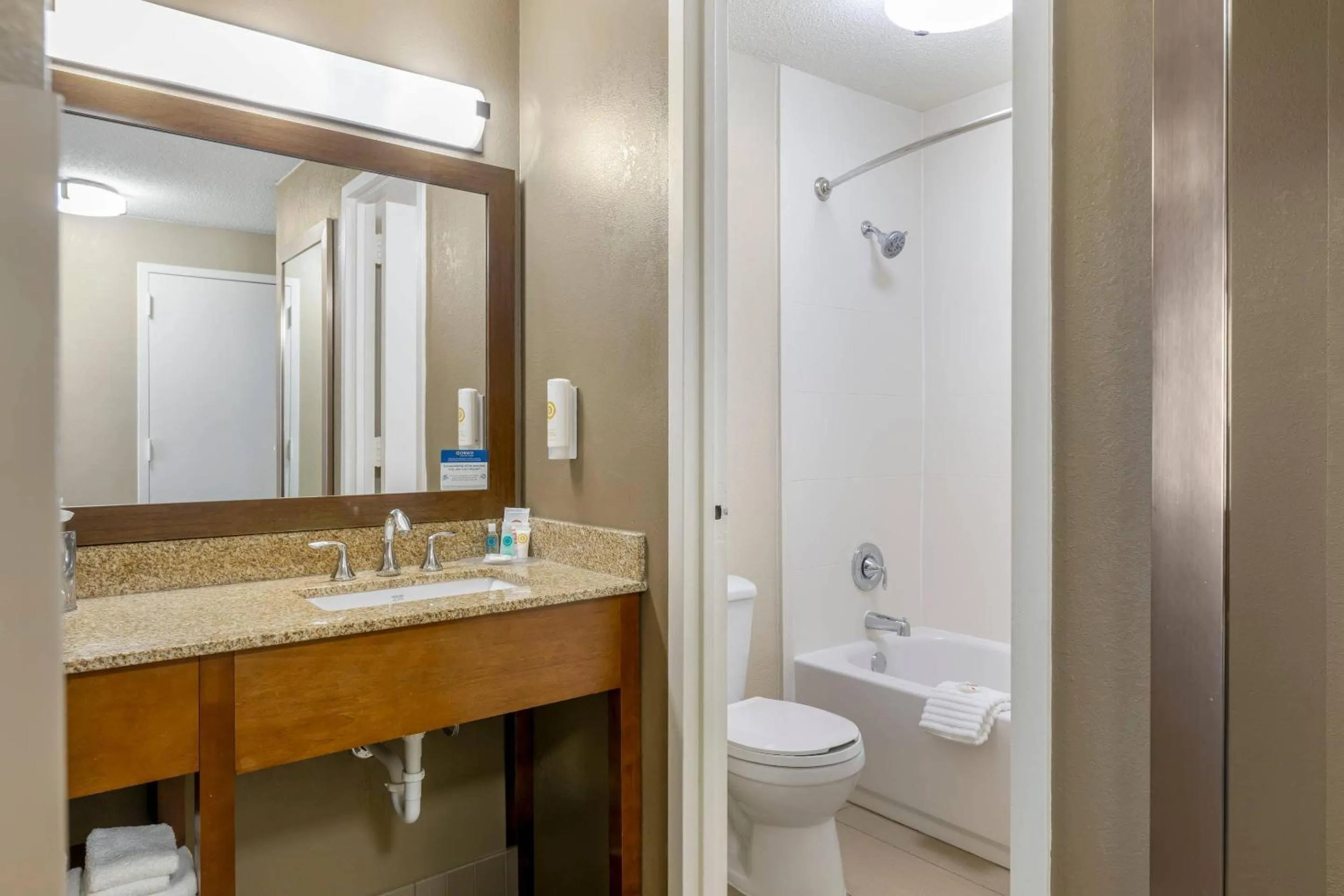 Bedroom in Comfort Inn Memphis Downtown