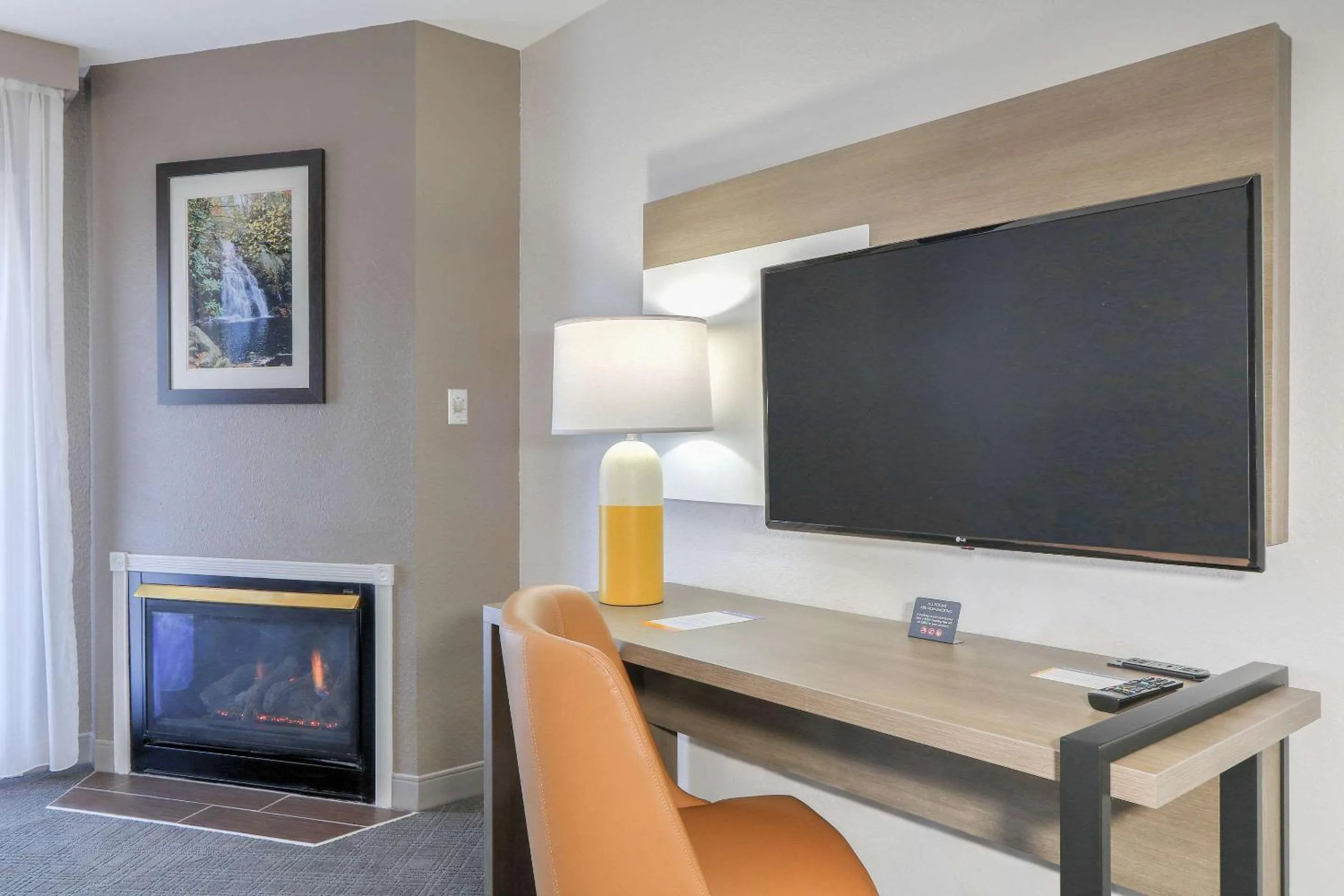 Bedroom in Comfort Inn & Suites at Dollywood Lane