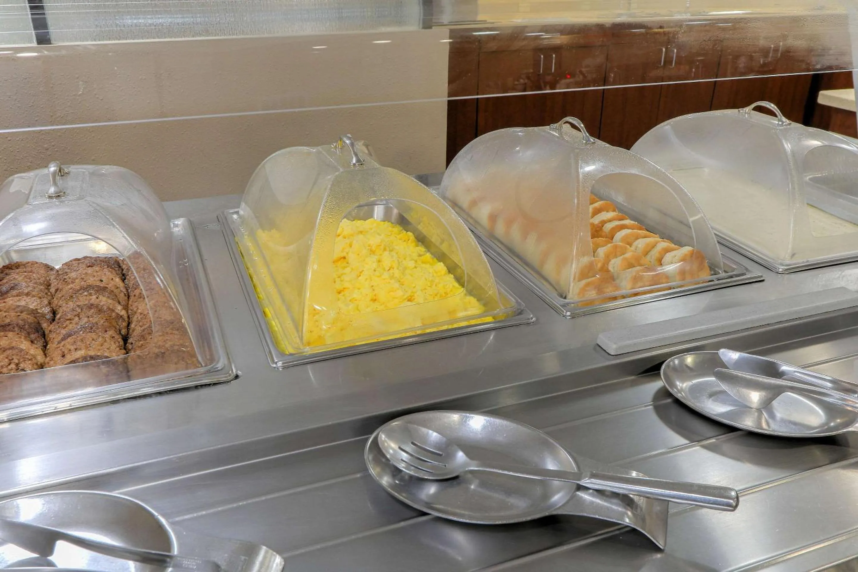 Breakfast in Comfort Inn & Suites at Dollywood Lane