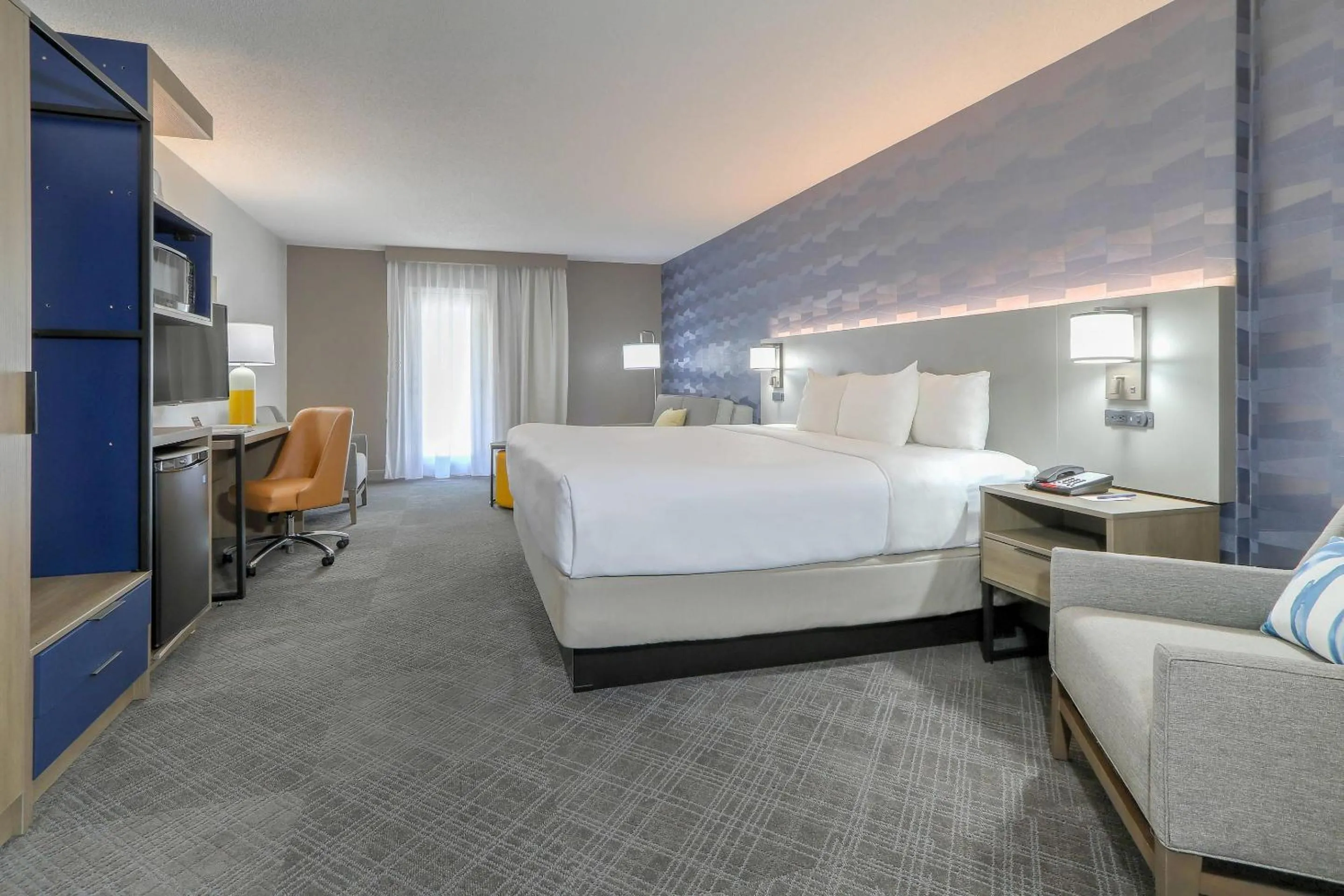 Bedroom, Bed in Comfort Inn & Suites at Dollywood Lane