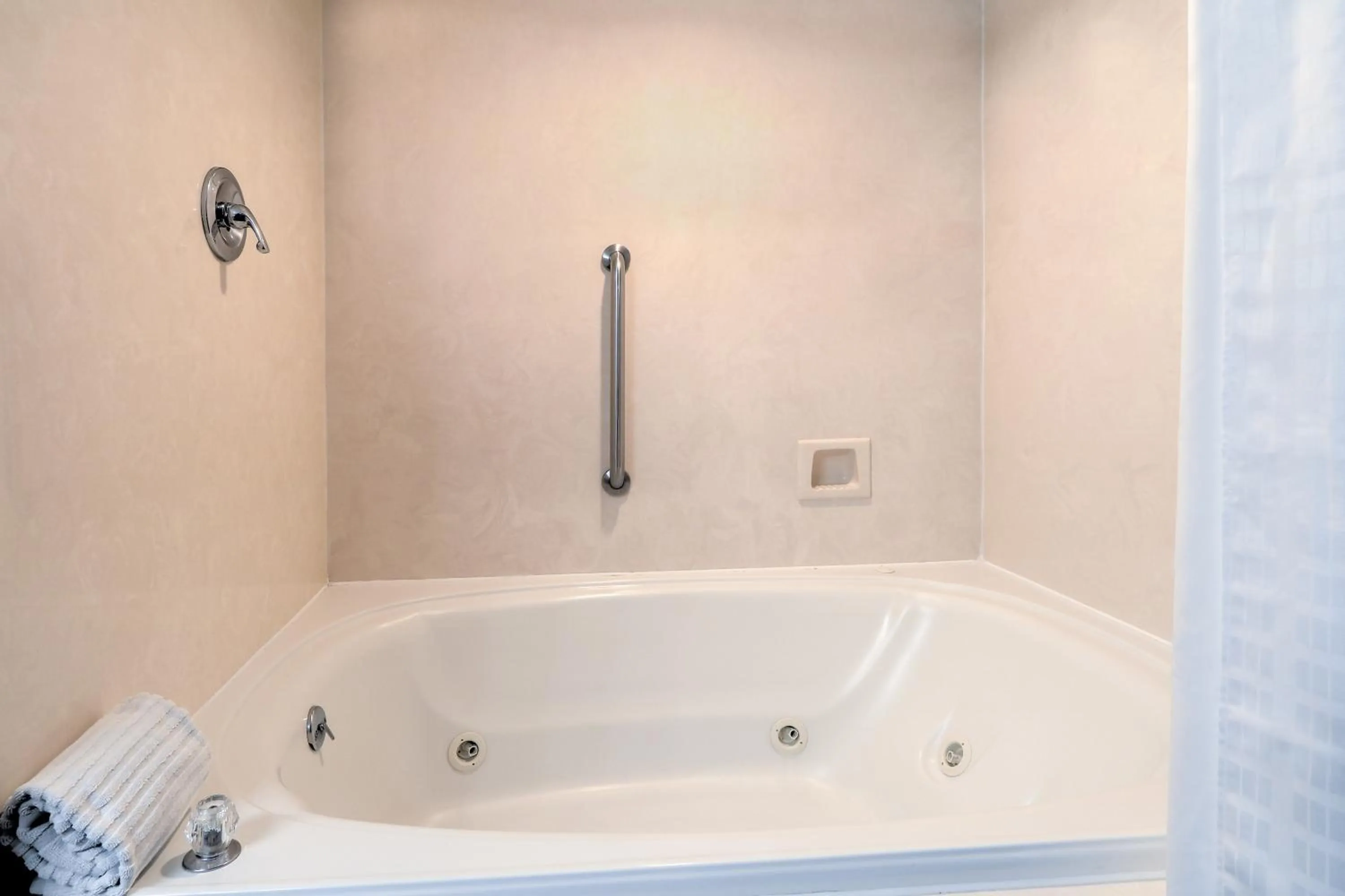 Bathroom in Comfort Inn & Suites at Dollywood Lane