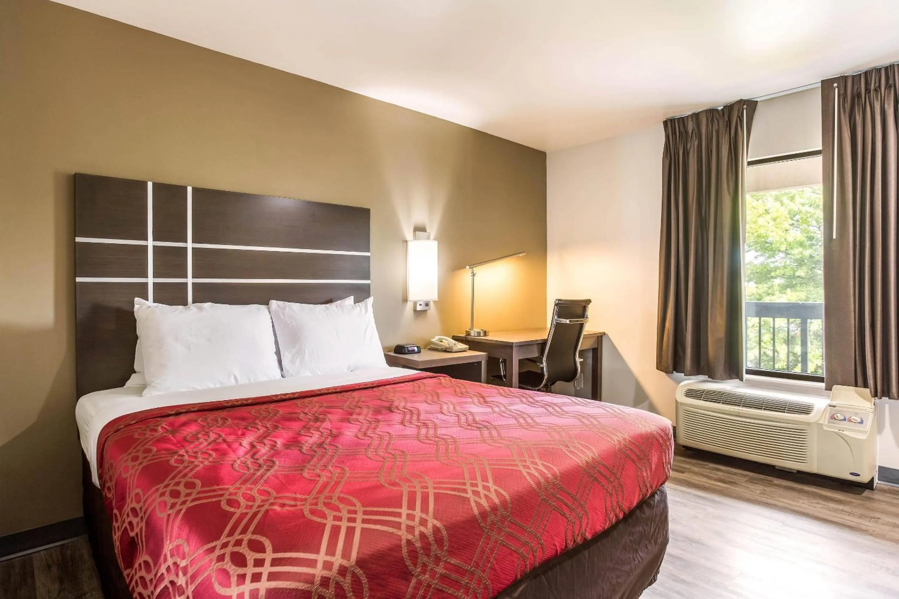 Bedroom, Bed in Econo Lodge Inn & Suites Murfreesboro Shopping District