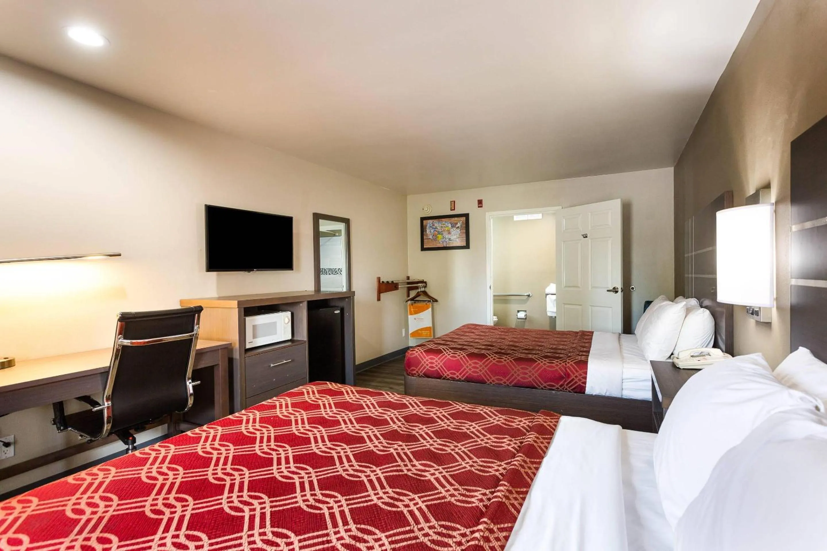 Bedroom, Bed in Econo Lodge Inn & Suites Murfreesboro Shopping District