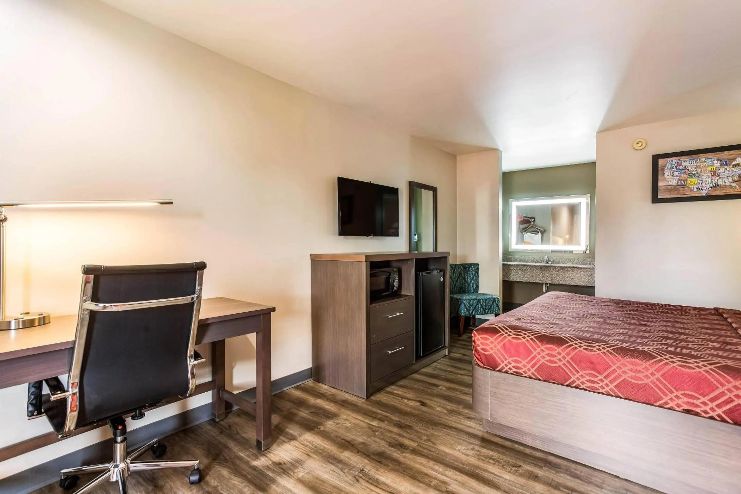 Bedroom, Bed in Econo Lodge Inn & Suites Murfreesboro Shopping District