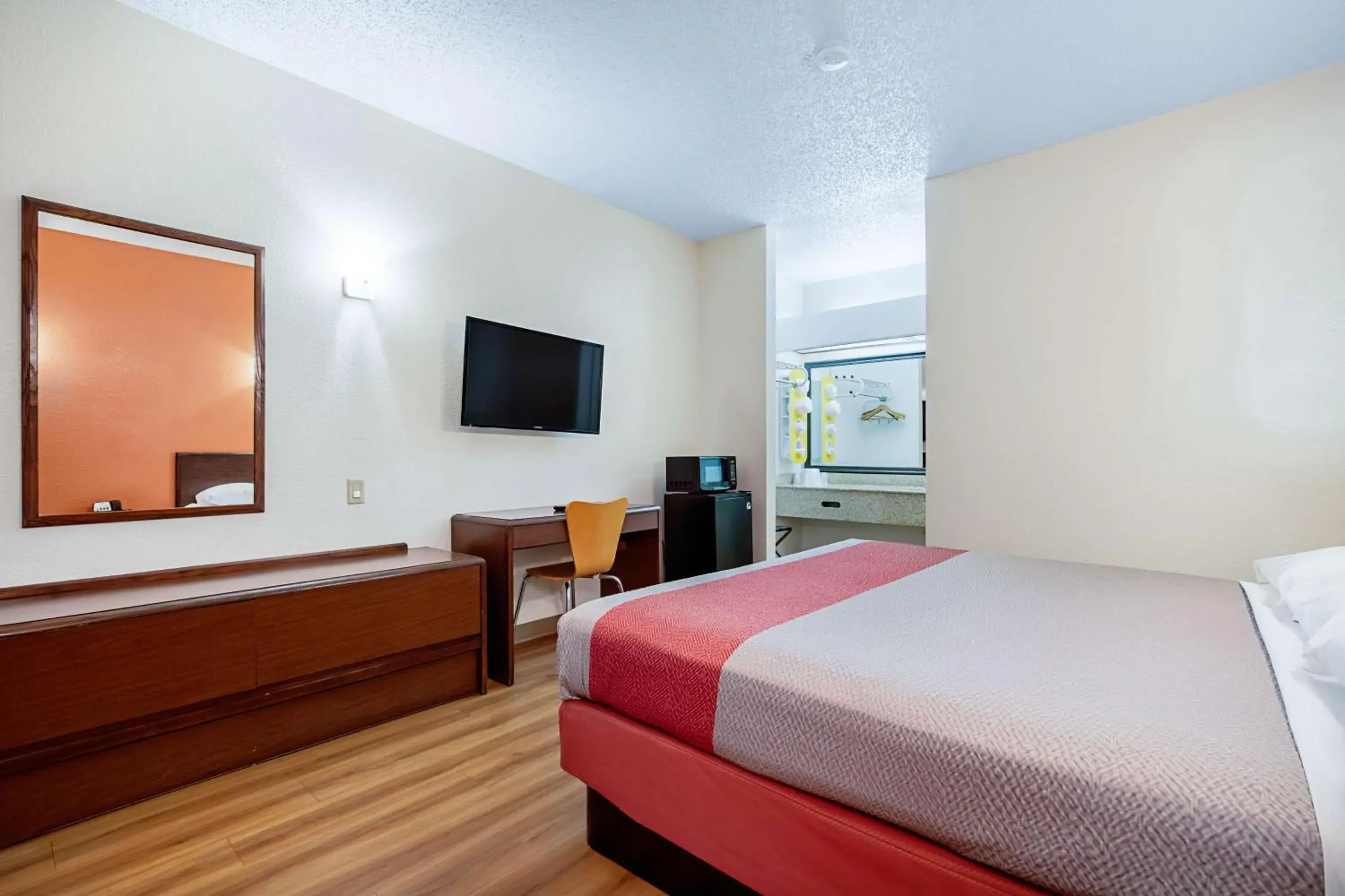 King Room - single occupancy - Disability Access - Non-Smoking in Motel 6-Covington, TN King Room - single occupancy - Disability Access - Non-Smoking in Motel 6-Covington, TN