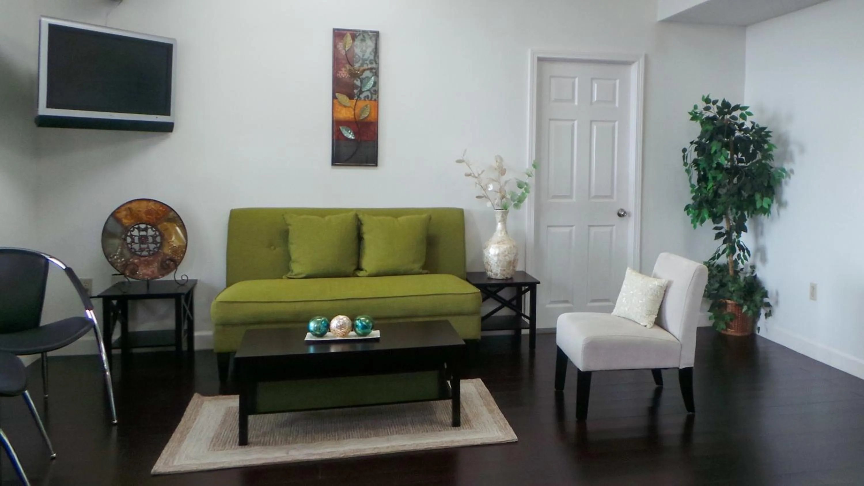 Seating area in Motel 6-Covington, TN