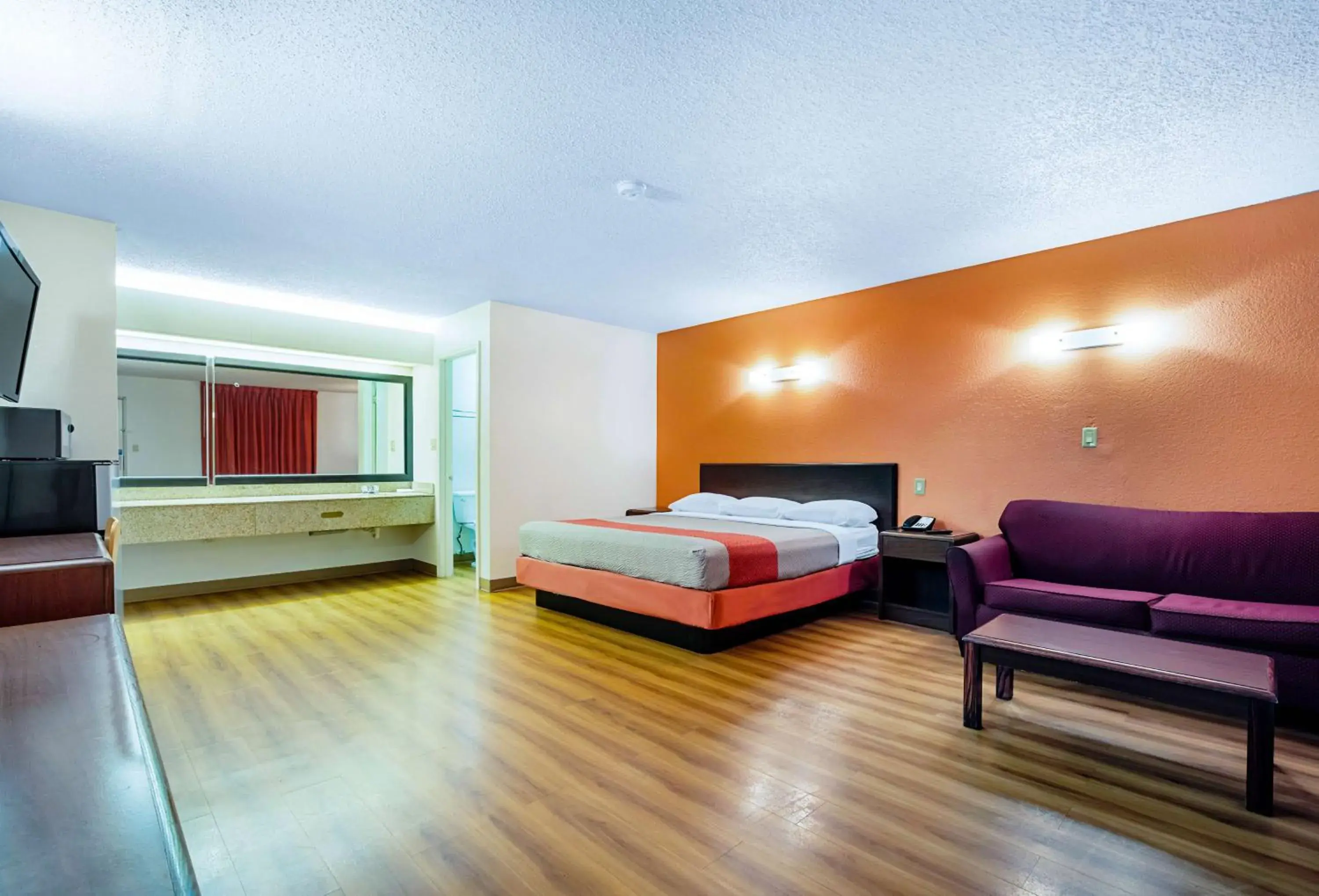 King Room with Spa Bath - single occupancy - Non-Smoking in Motel 6-Covington, TN King Room with Spa Bath - single occupancy - Non-Smoking in Motel 6-Covington, TN