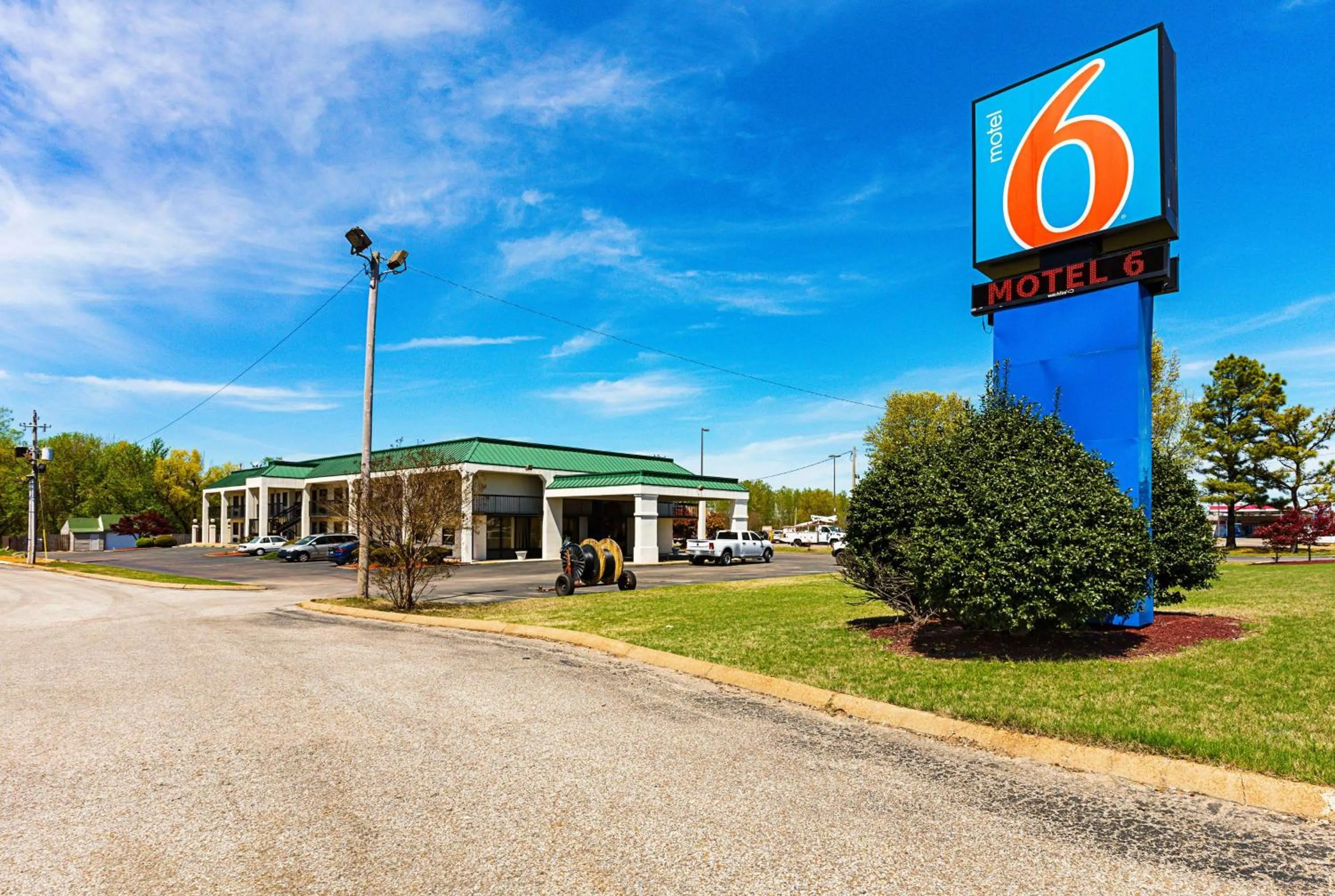 Property building in Motel 6-Covington, TN