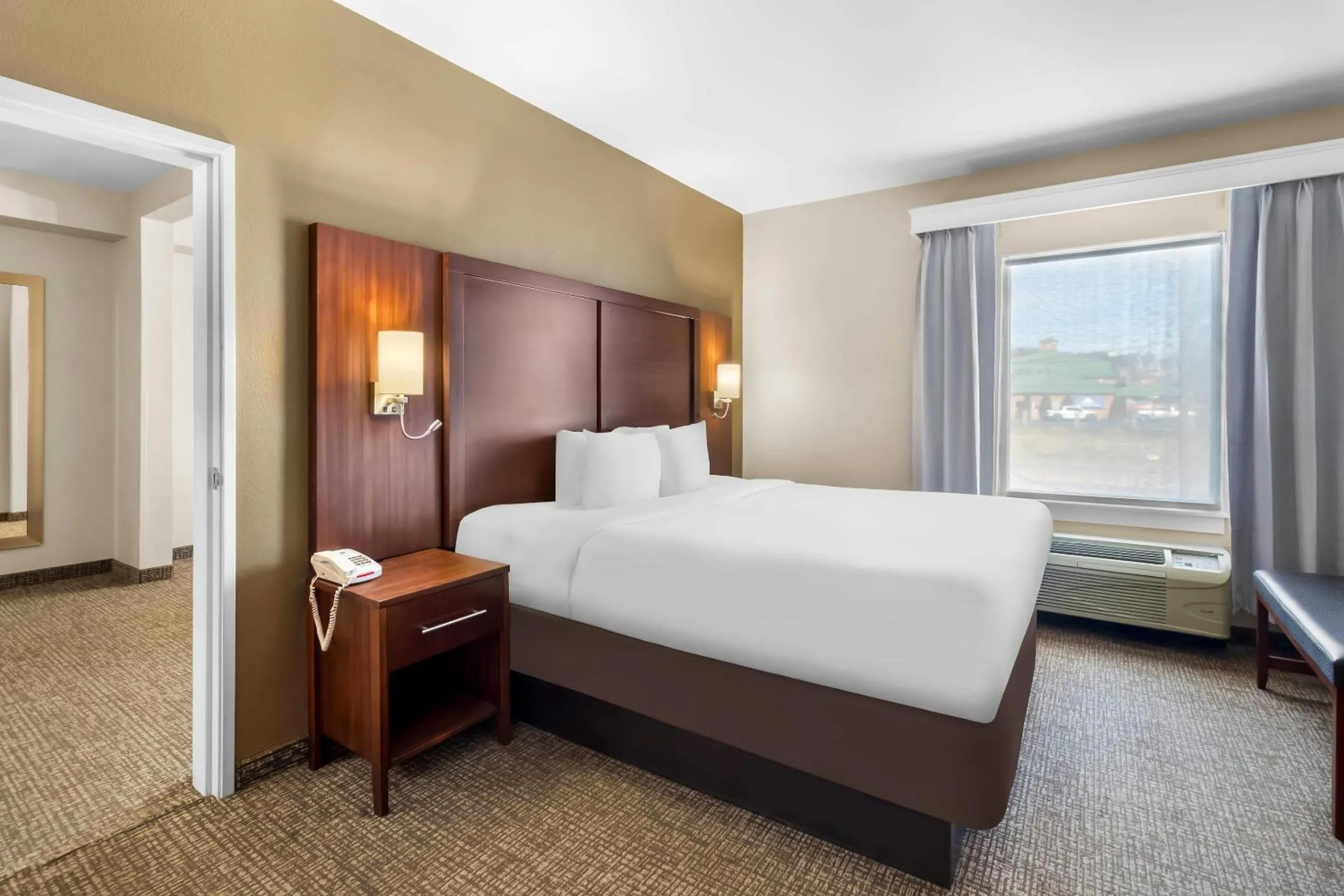 Bedroom, Bed in Comfort Suites Goodlettsville Rivergate