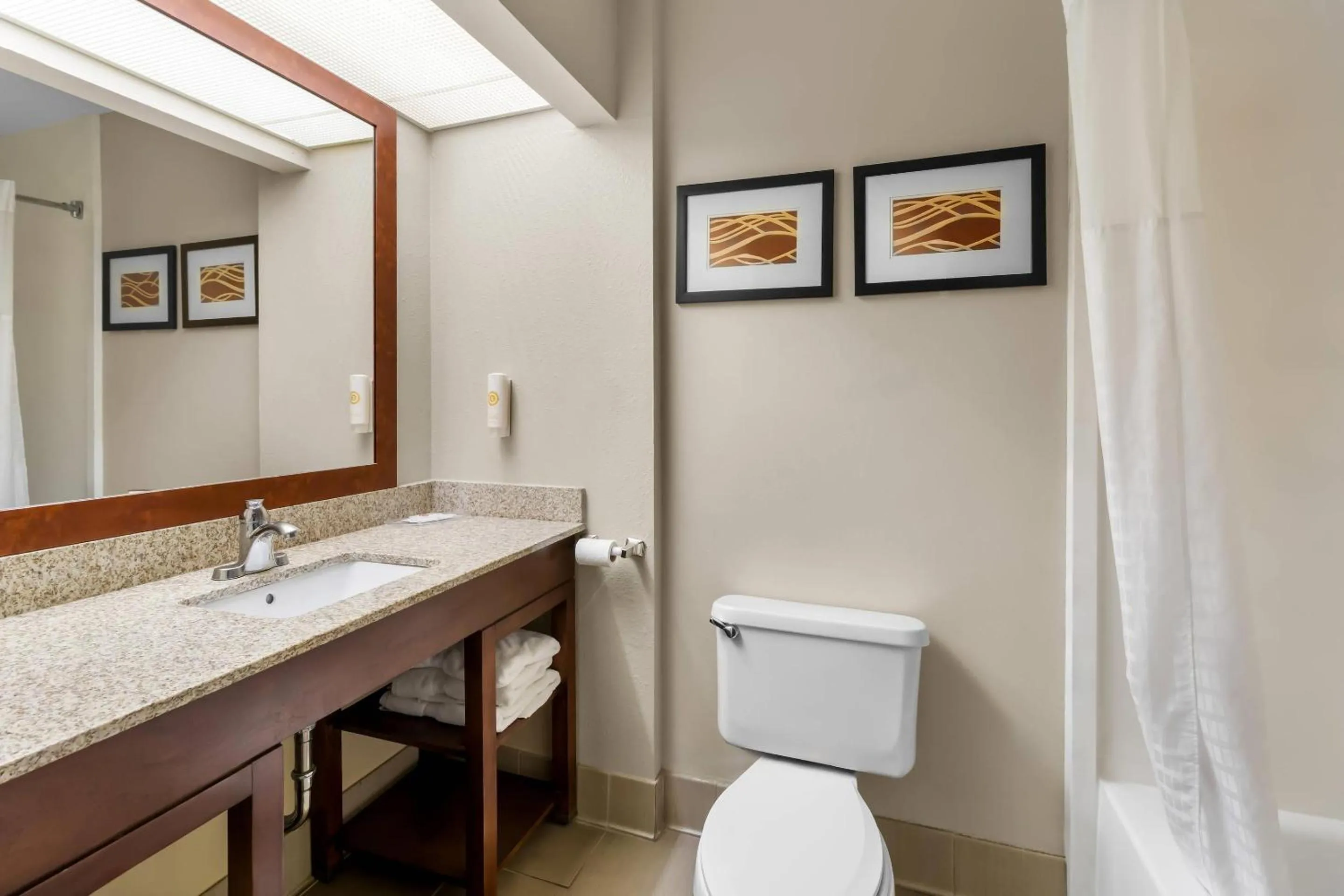 Bedroom in Comfort Suites Goodlettsville Rivergate