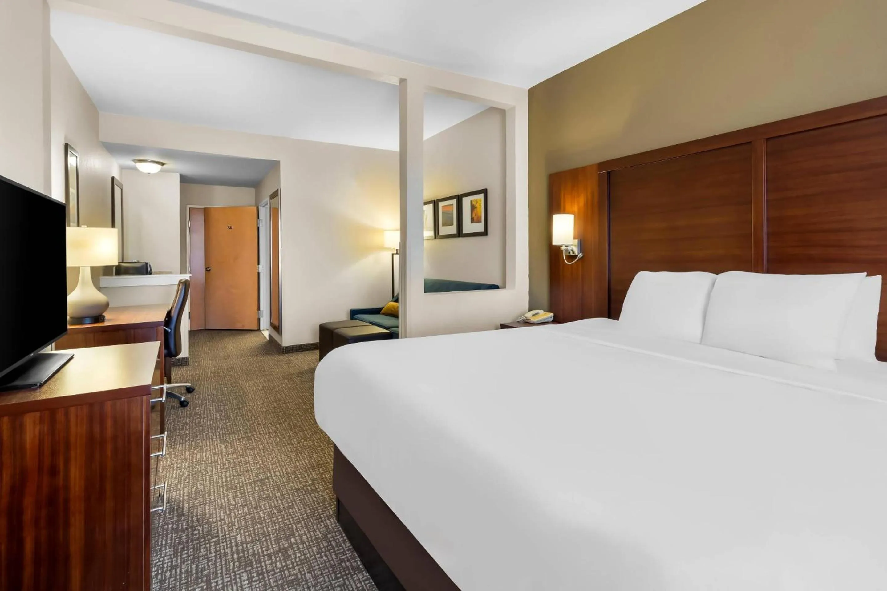 Bedroom, Bed in Comfort Suites Goodlettsville Rivergate