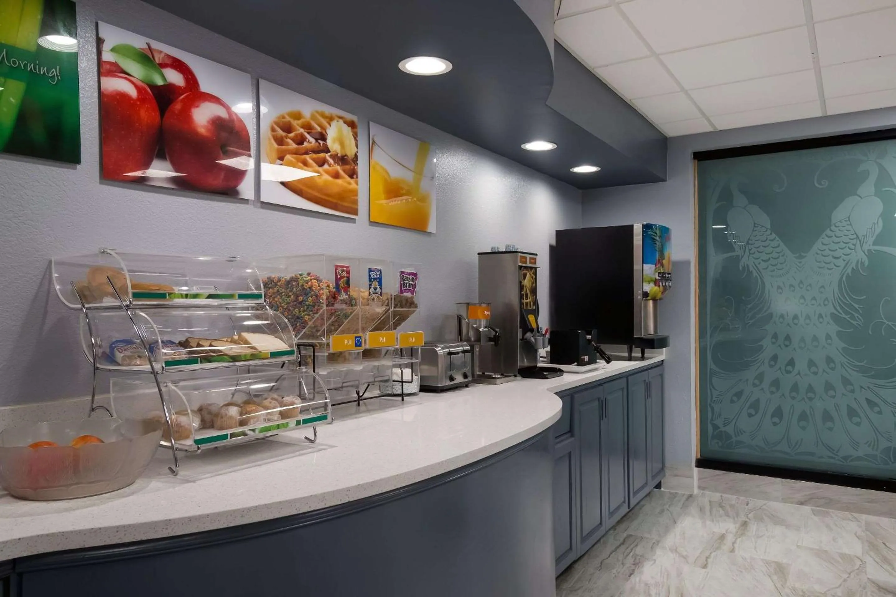 Breakfast in Quality Inn Columbia I-65